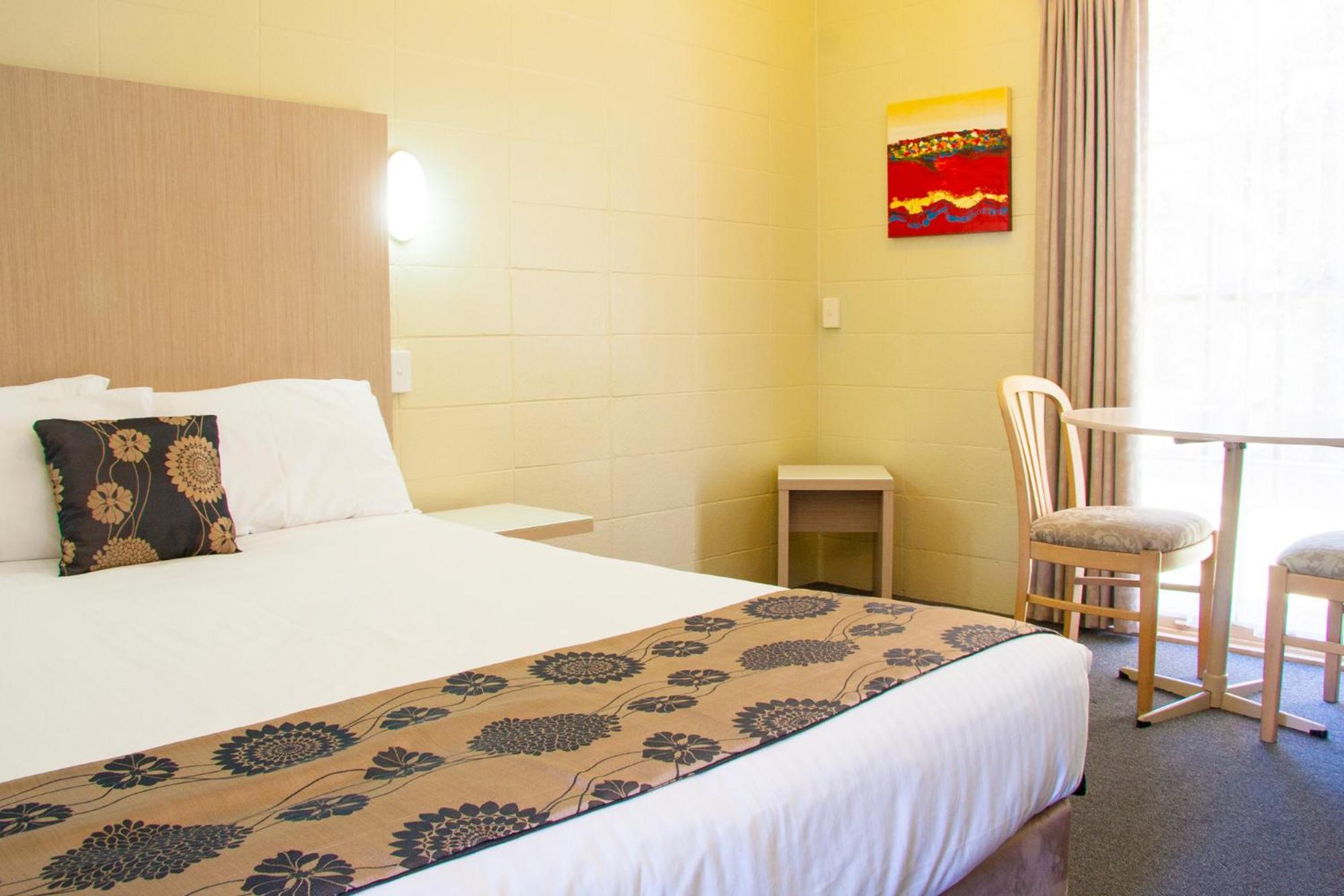 Deluxe Queen Room - Not Pet Friendly - Photo 2