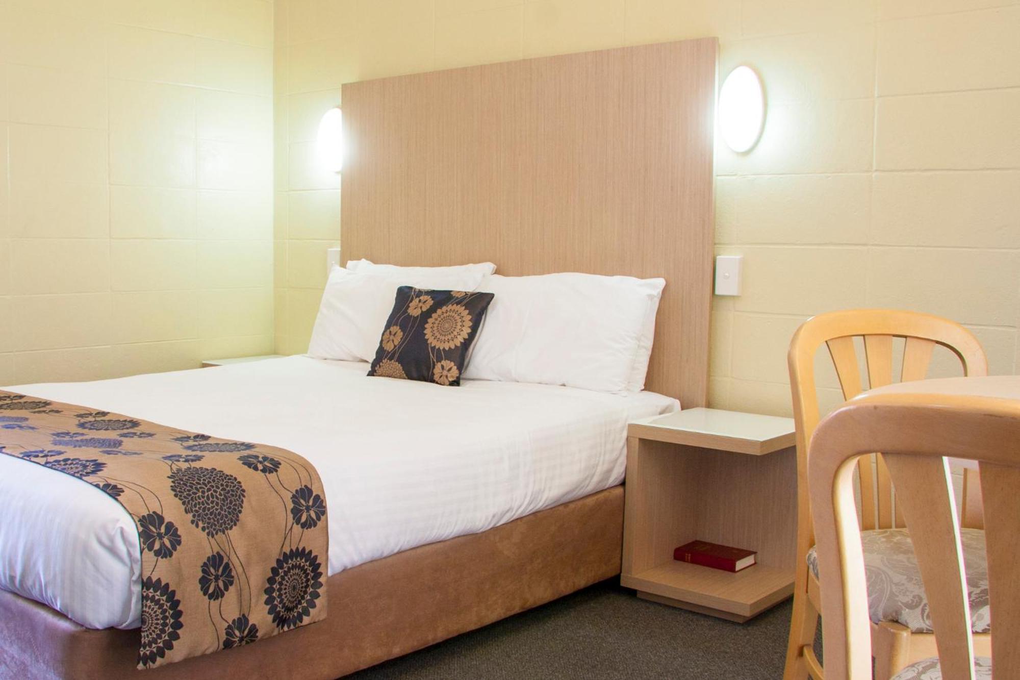 Deluxe Queen Room - Not Pet Friendly - Photo 3