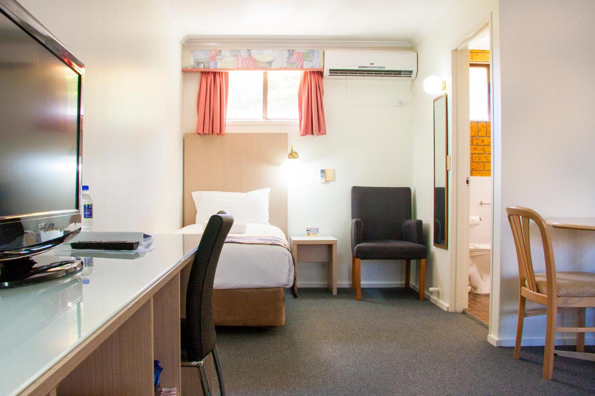 Executive King Room - Not Pet Friendly - Photo 13