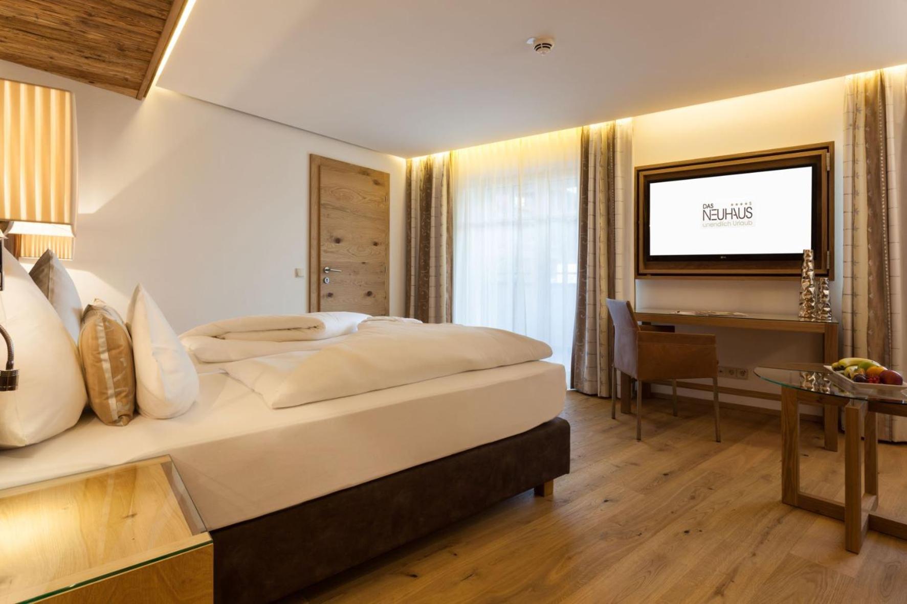 Deluxe Junior Suite photo 2