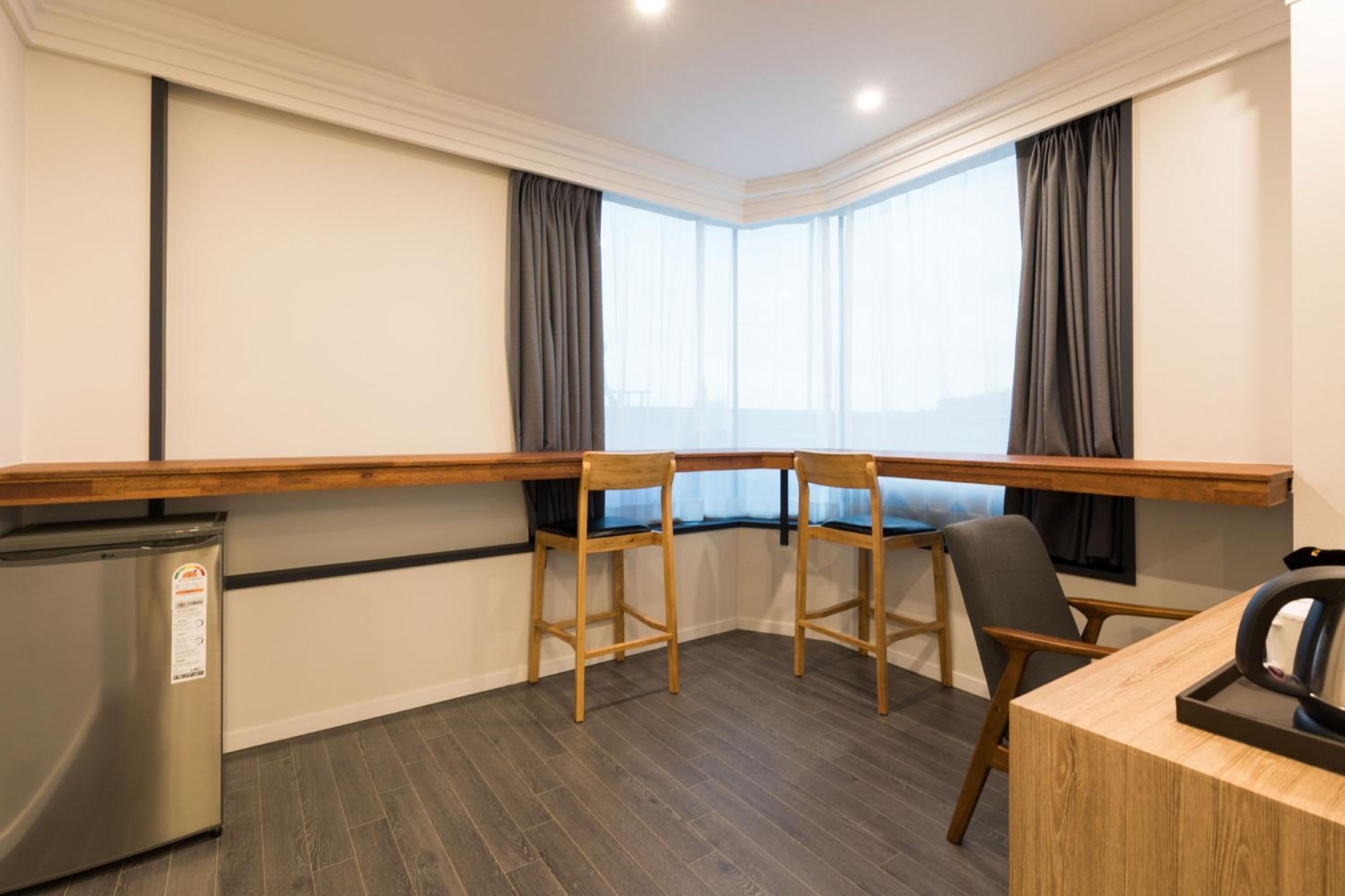Parlor Suite - Photo 9