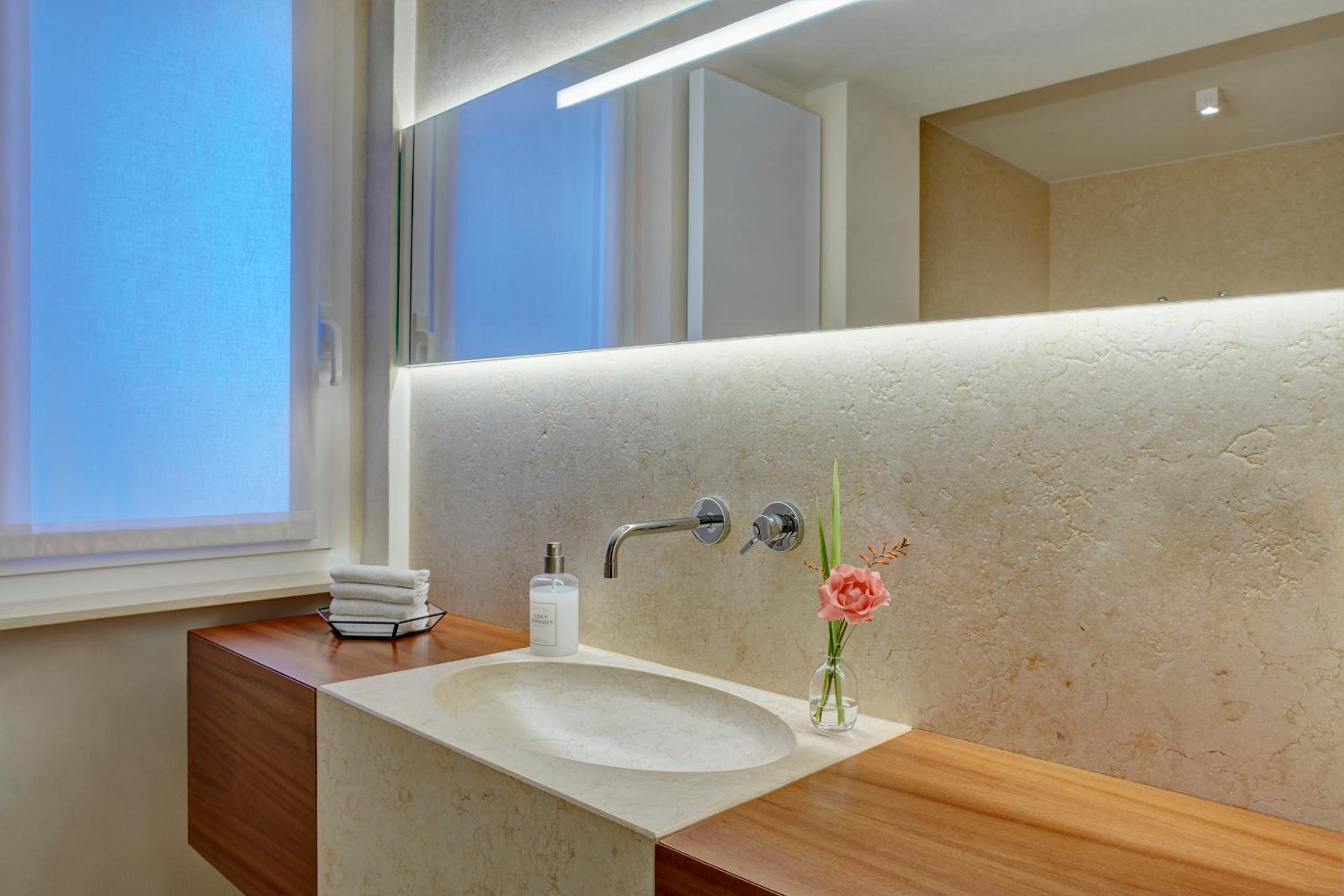 Deluxe Suite with Sea View photo 3