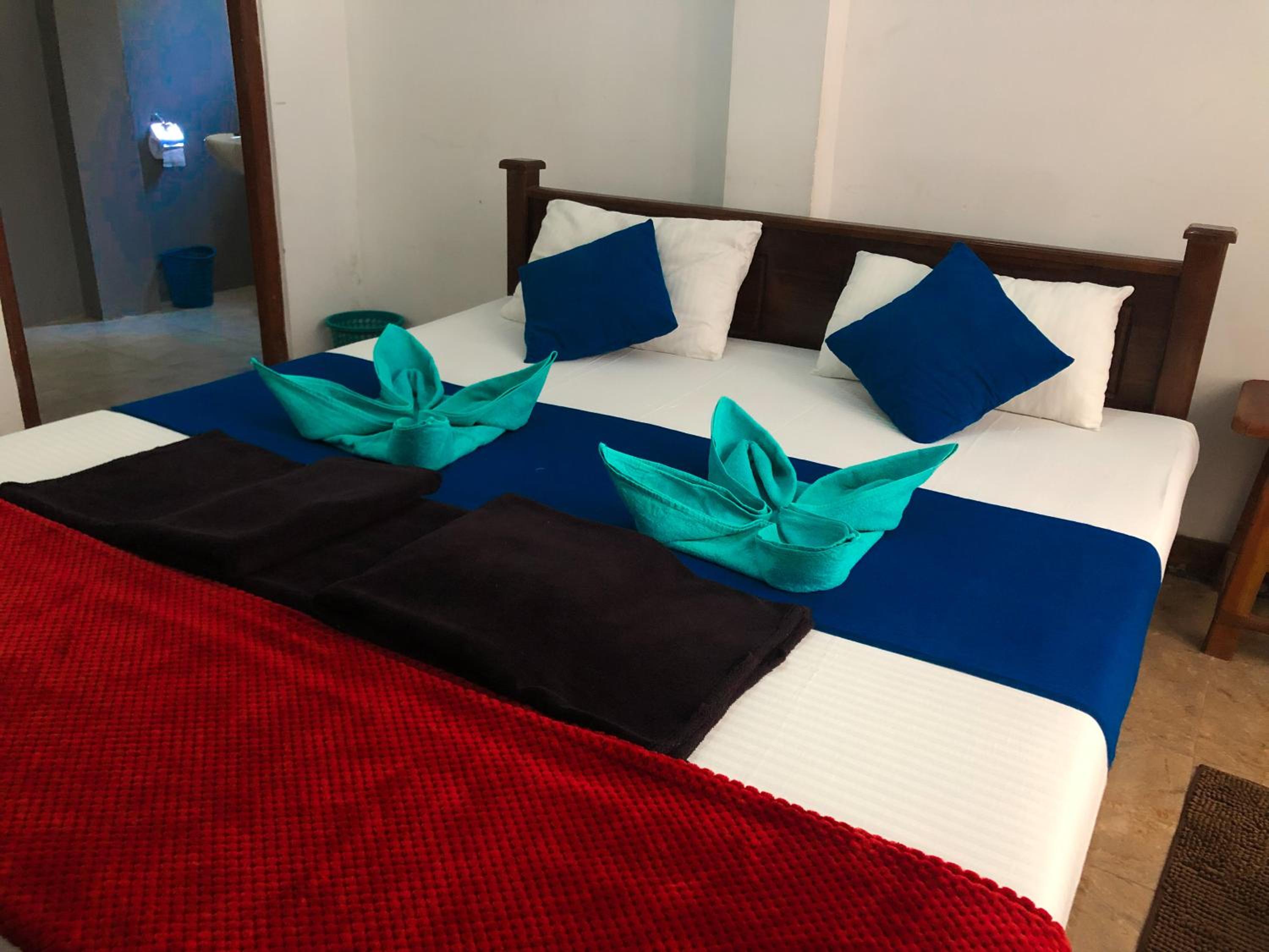 Standard Double Room - Photo 9