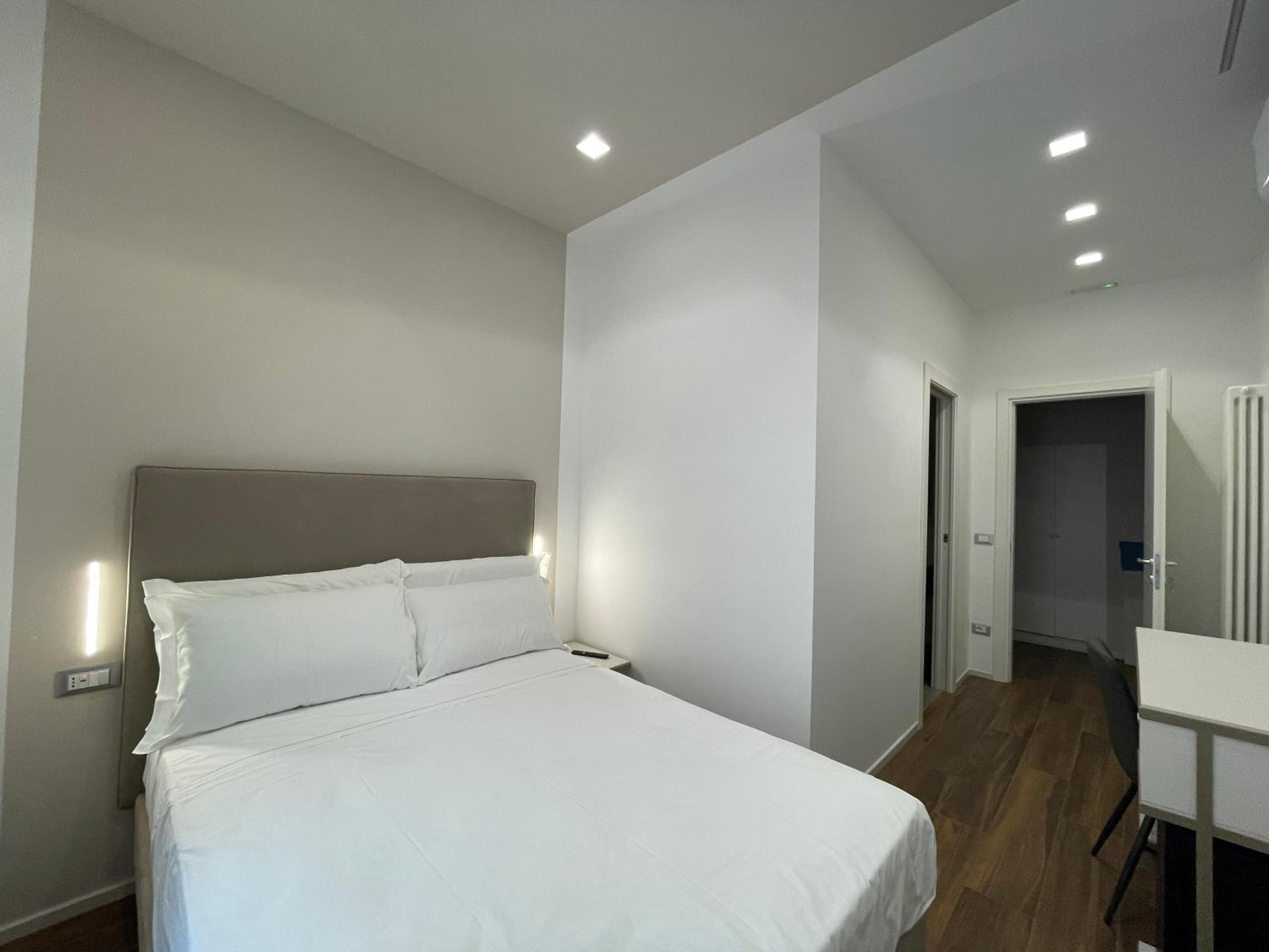 Small Double Room photo 1