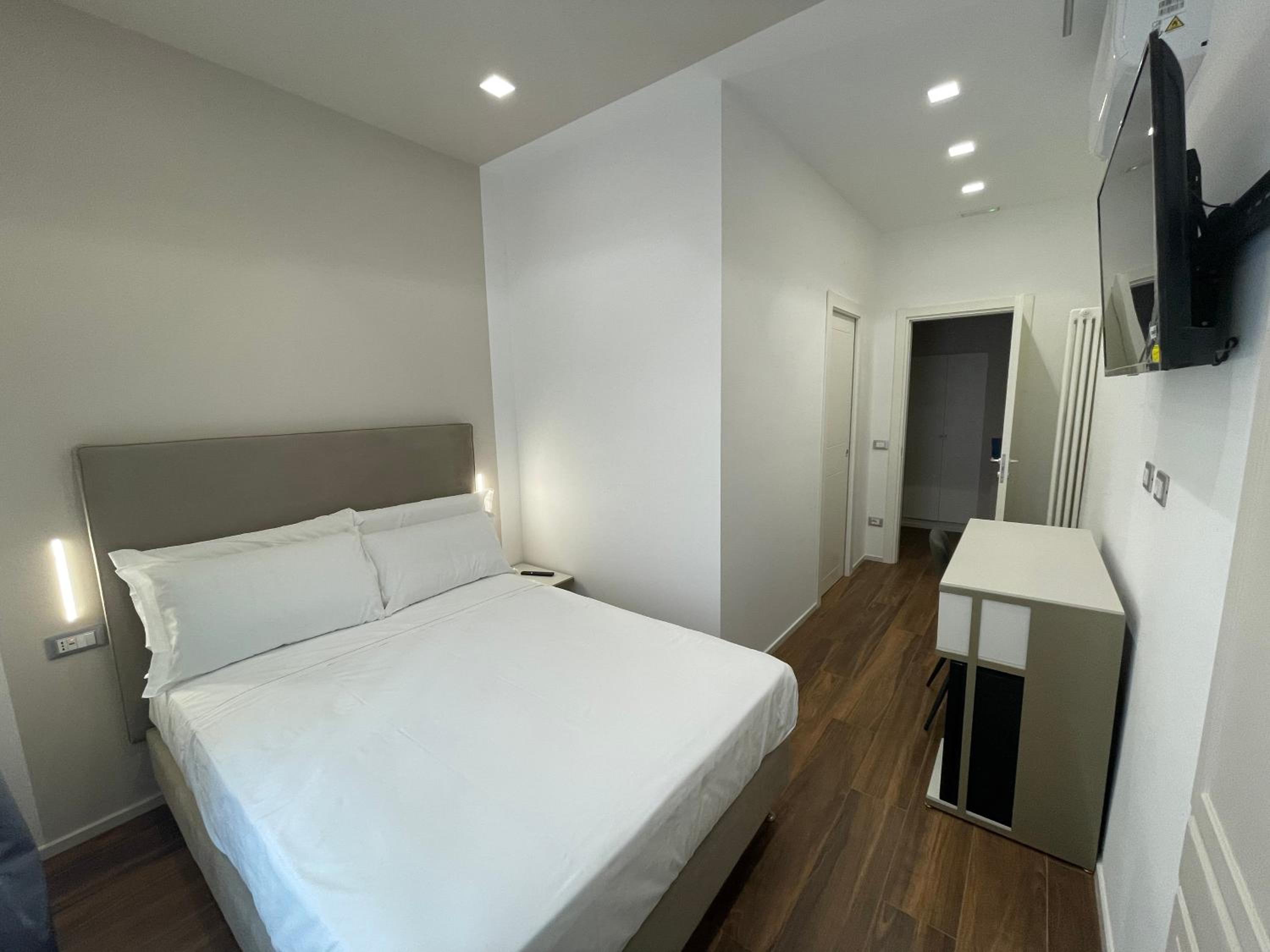 Small Double Room photo 2