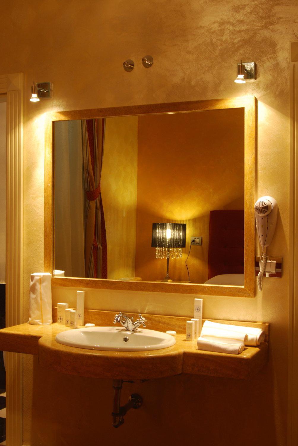 Suite - Photo 5