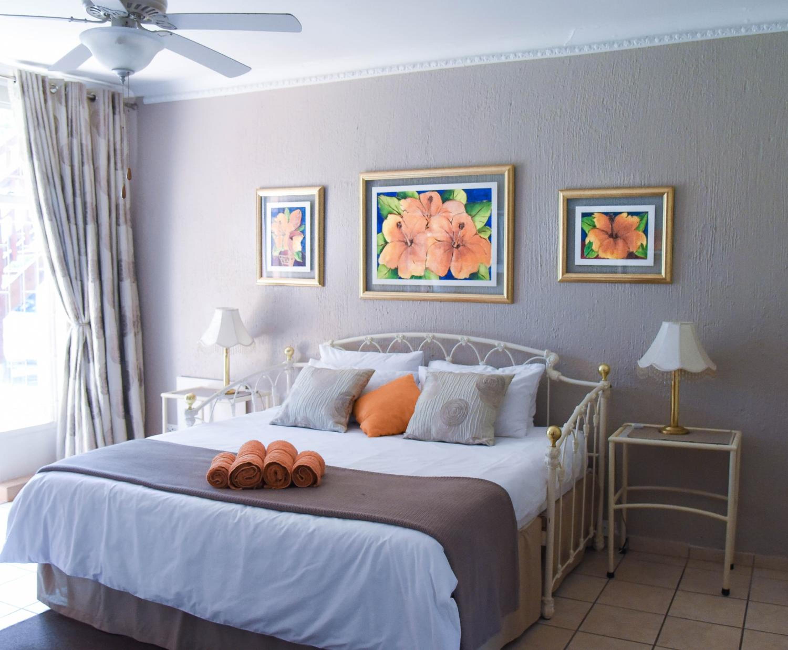 Family Room with Garden View - Photo 1