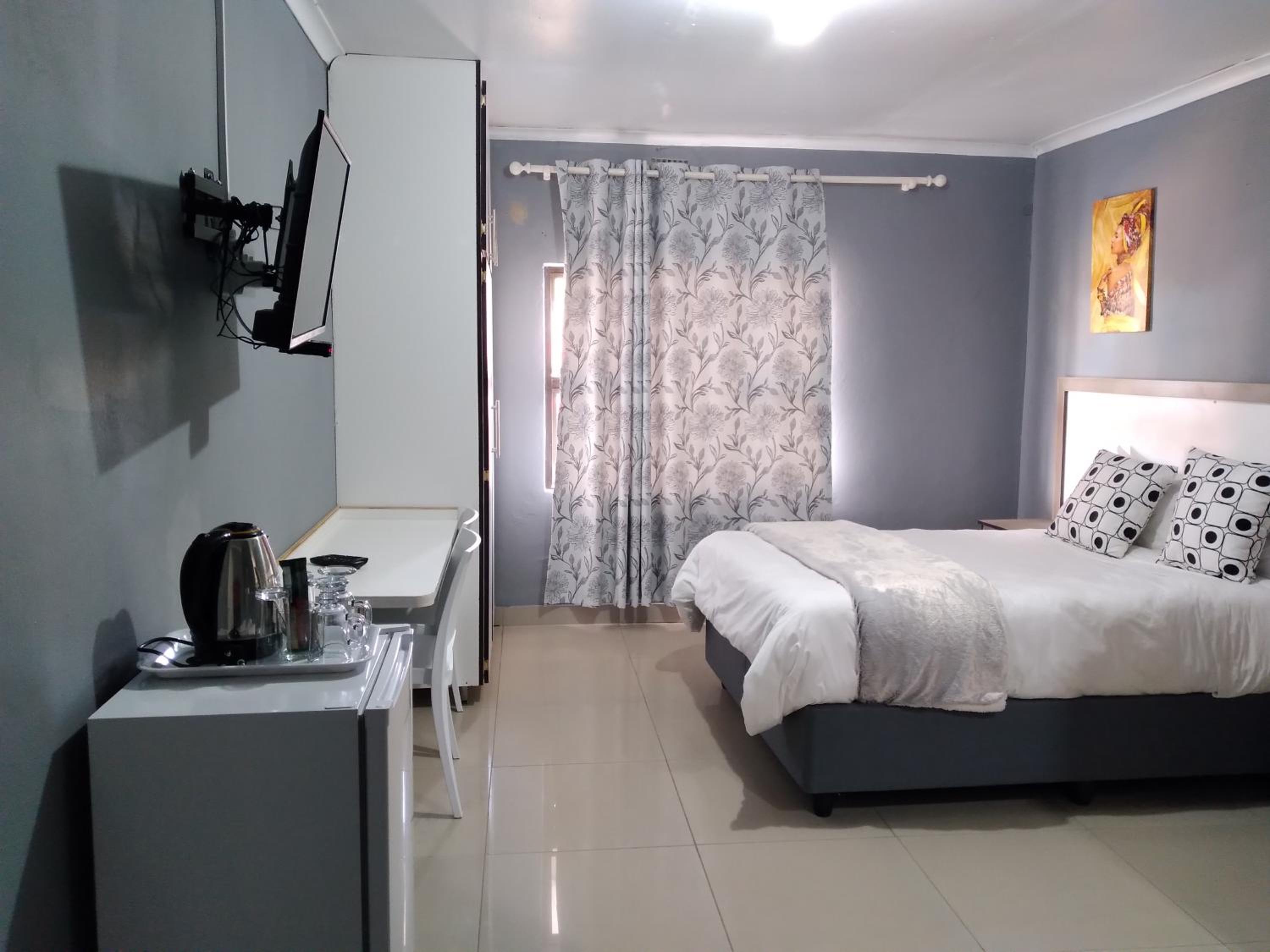Double Room with Private Bathroom - Photo 1