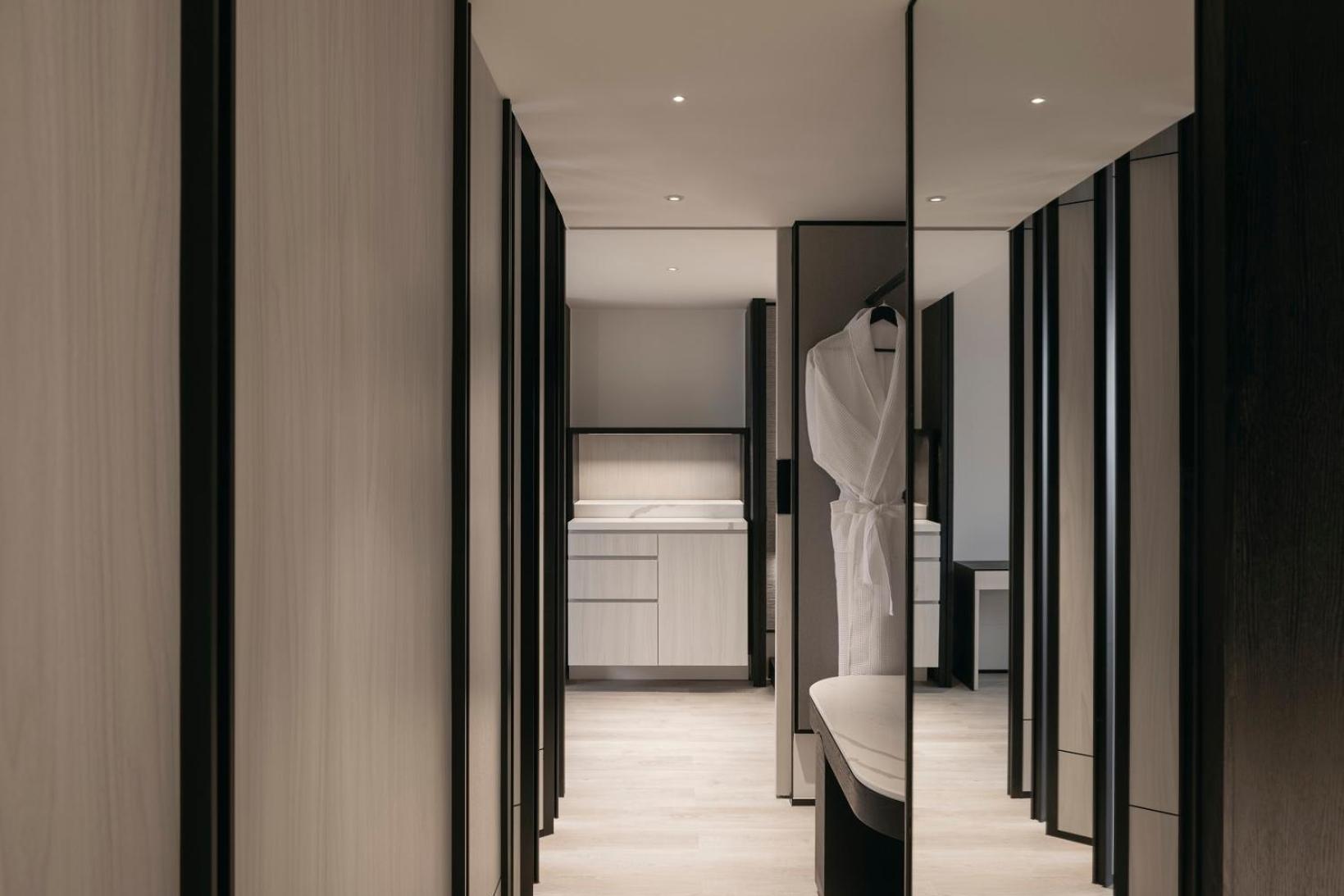 One-Bedroom King Suite - Lounge Access