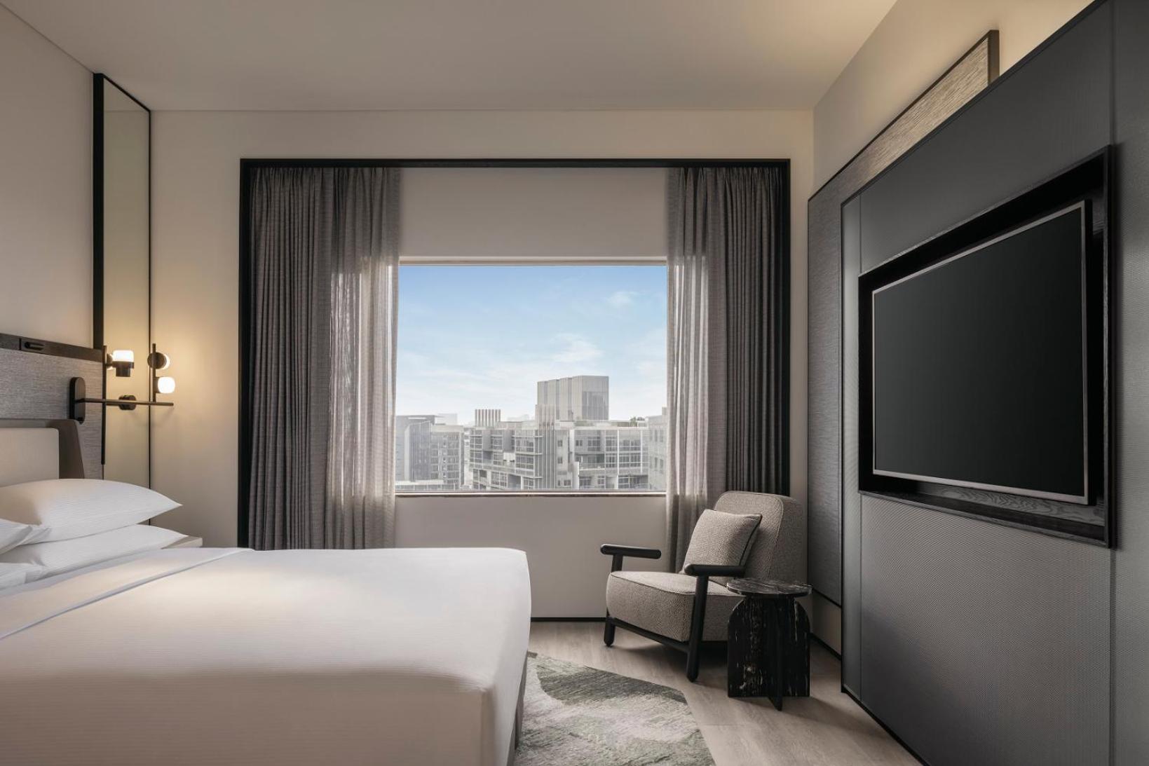 One-Bedroom King Suite - Lounge Access