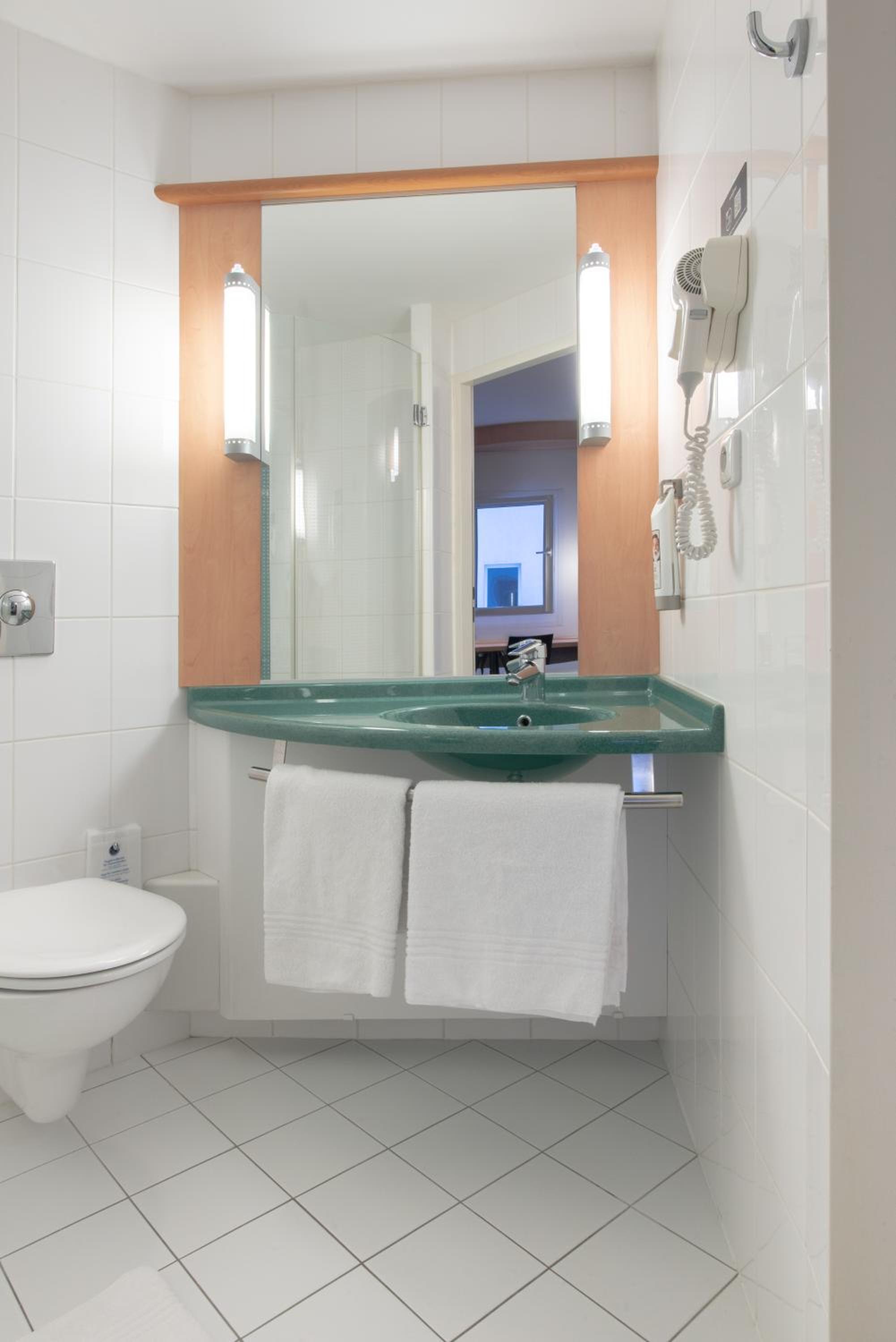 Room with 1 double bed - Photo 2
