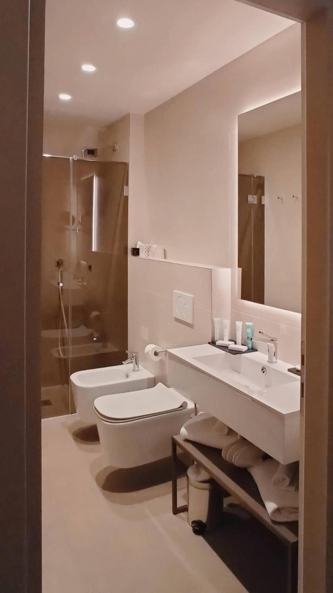 Deluxe Junior Suite thumbnail 5
