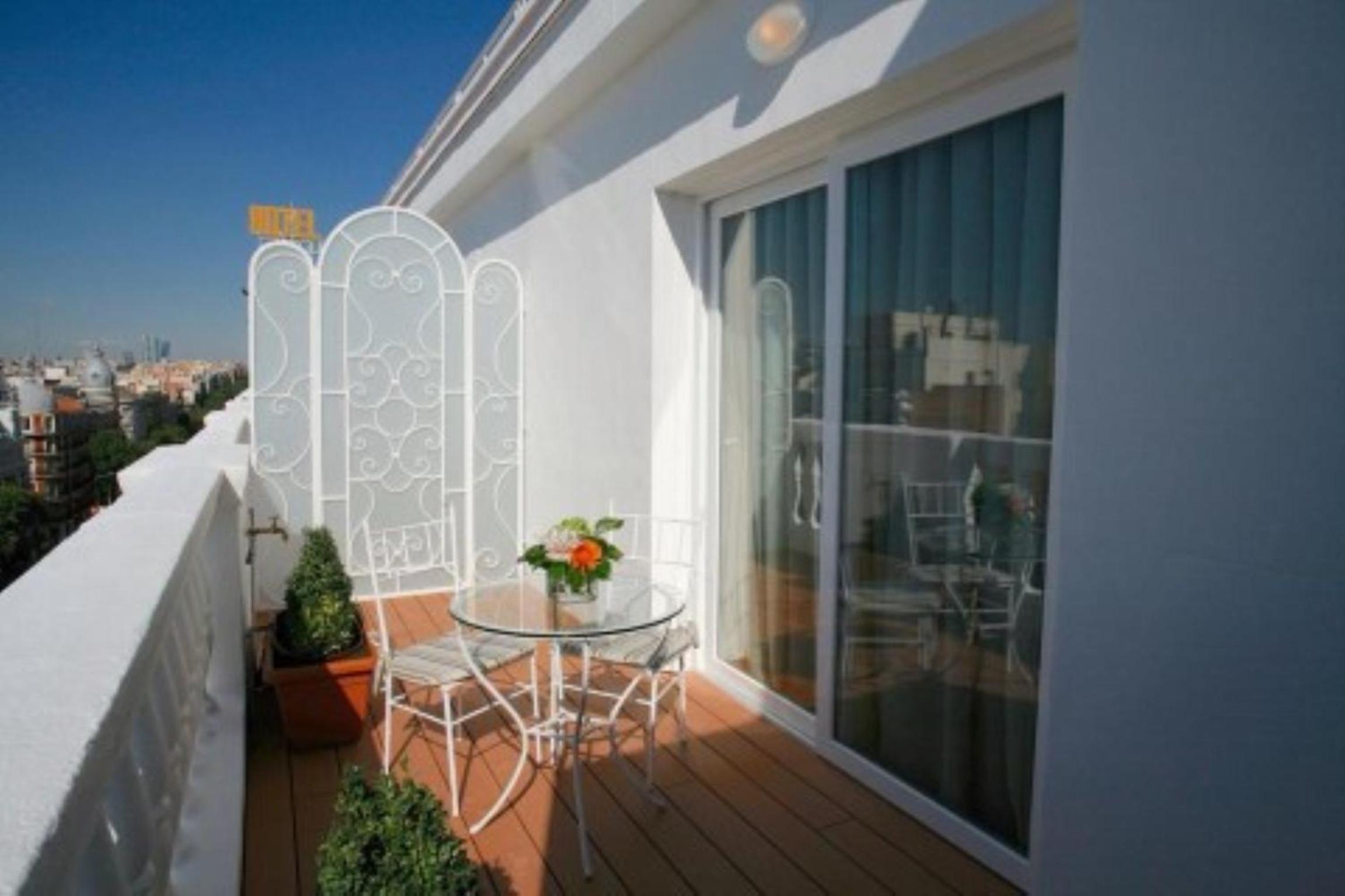 Junior Suite with Terrace - The Wellington Club - Photo 3