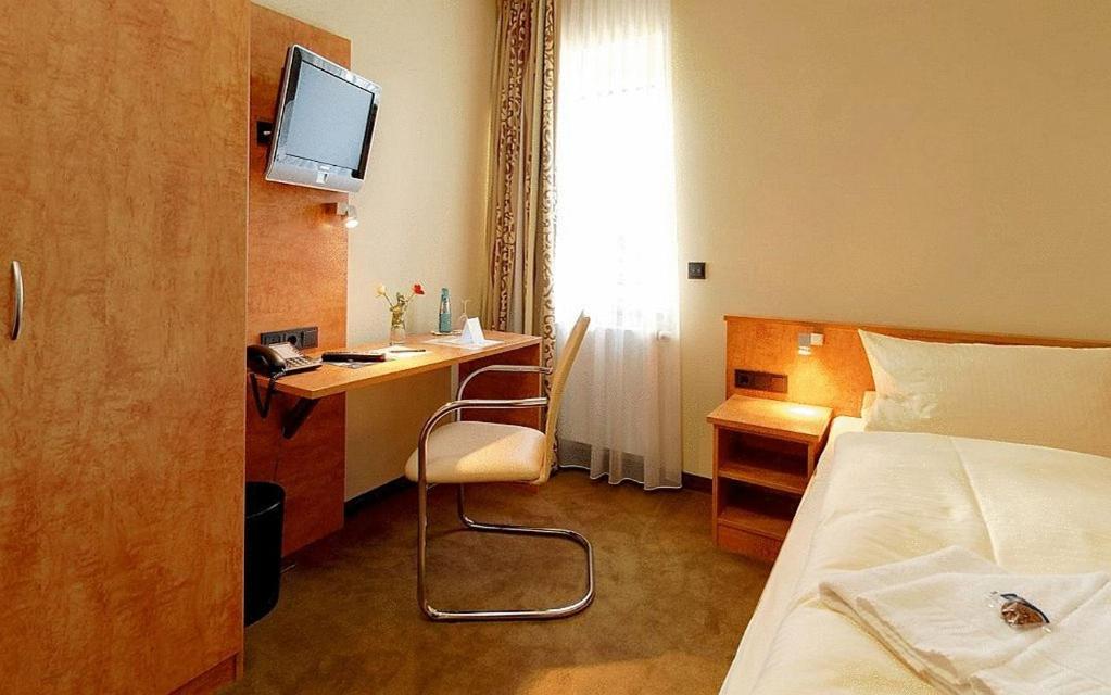 Single Room photo 2