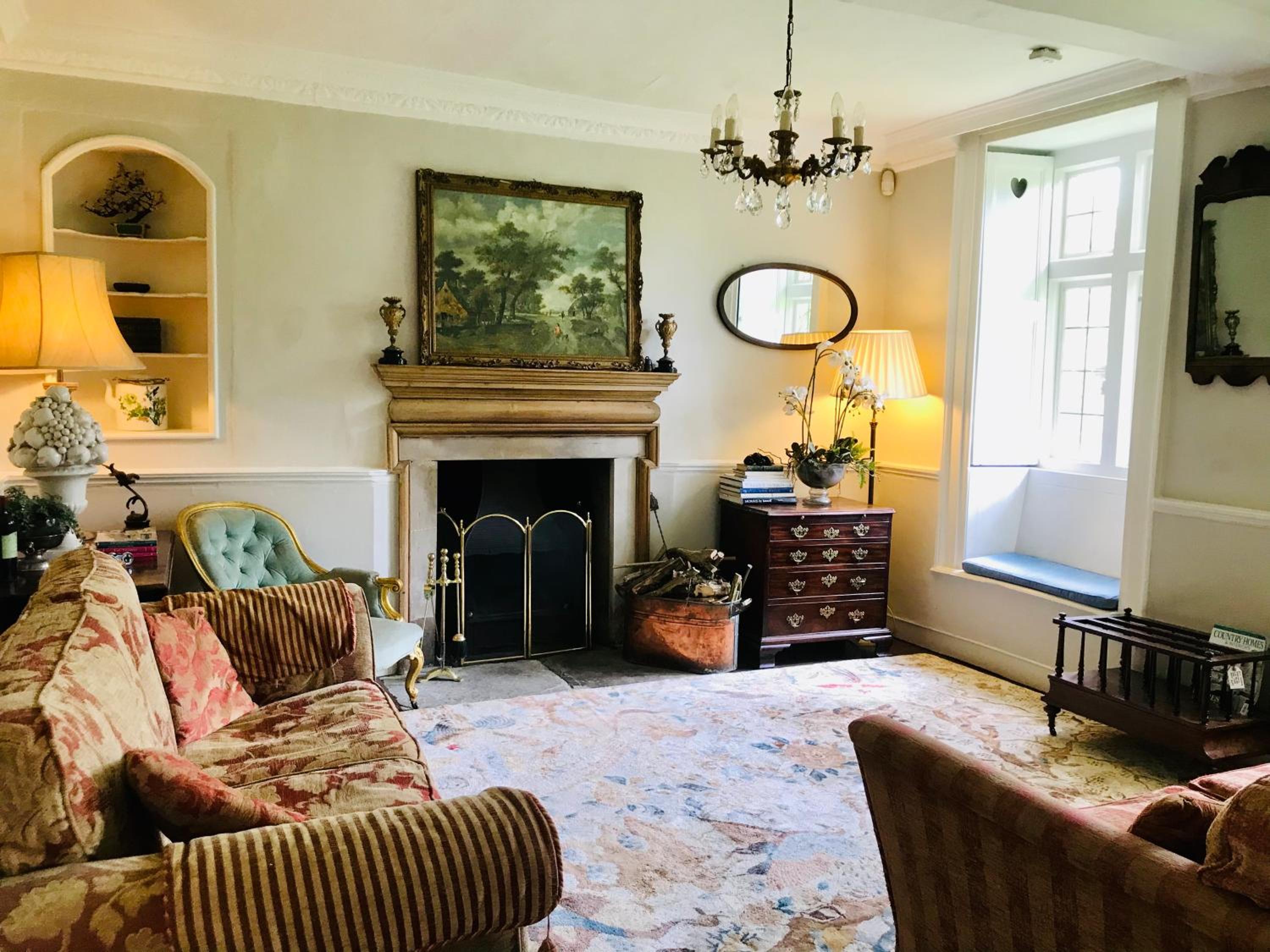Six-Bedroom House photo 1