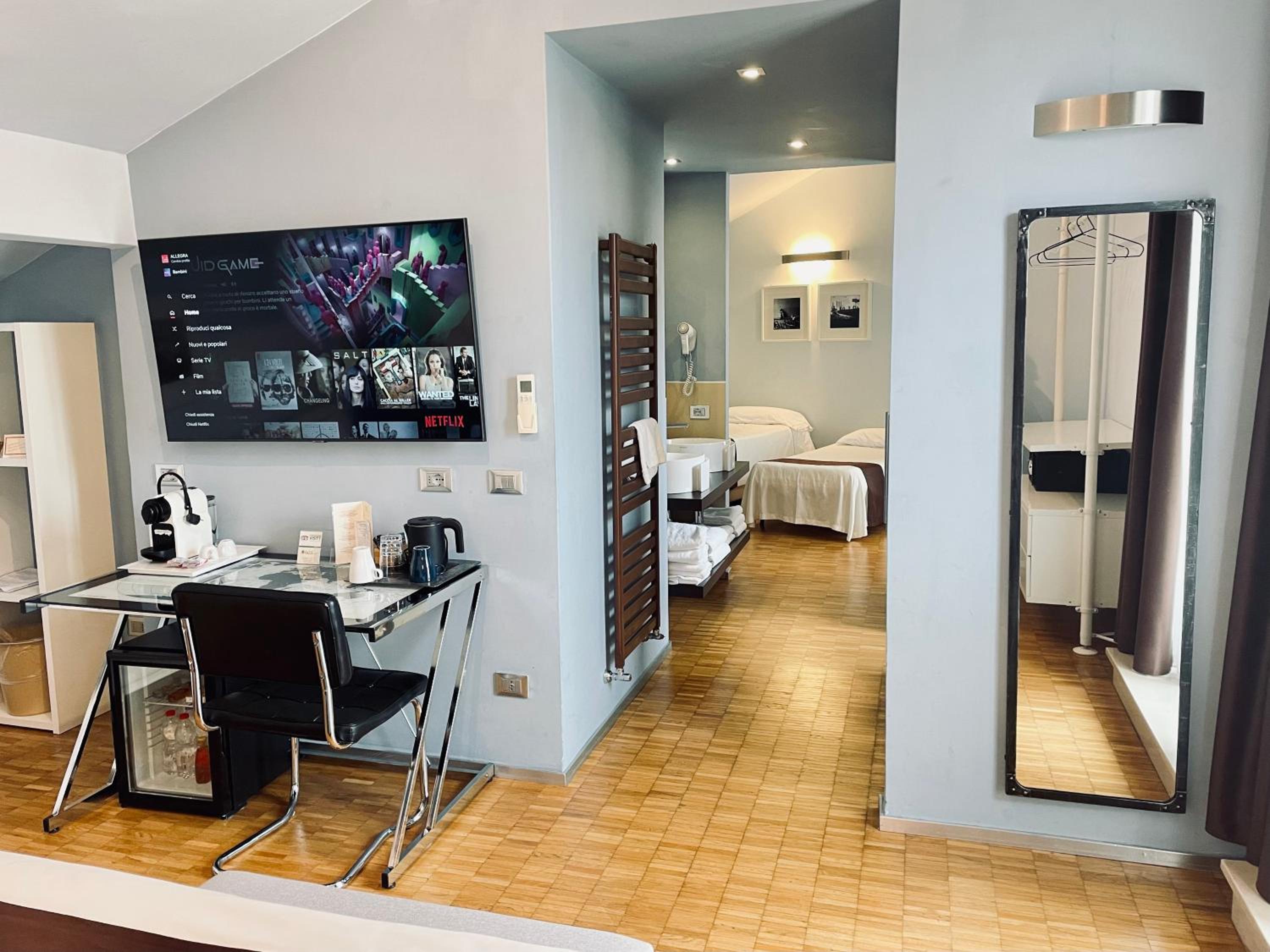 Suite with Spa Bath photo 3