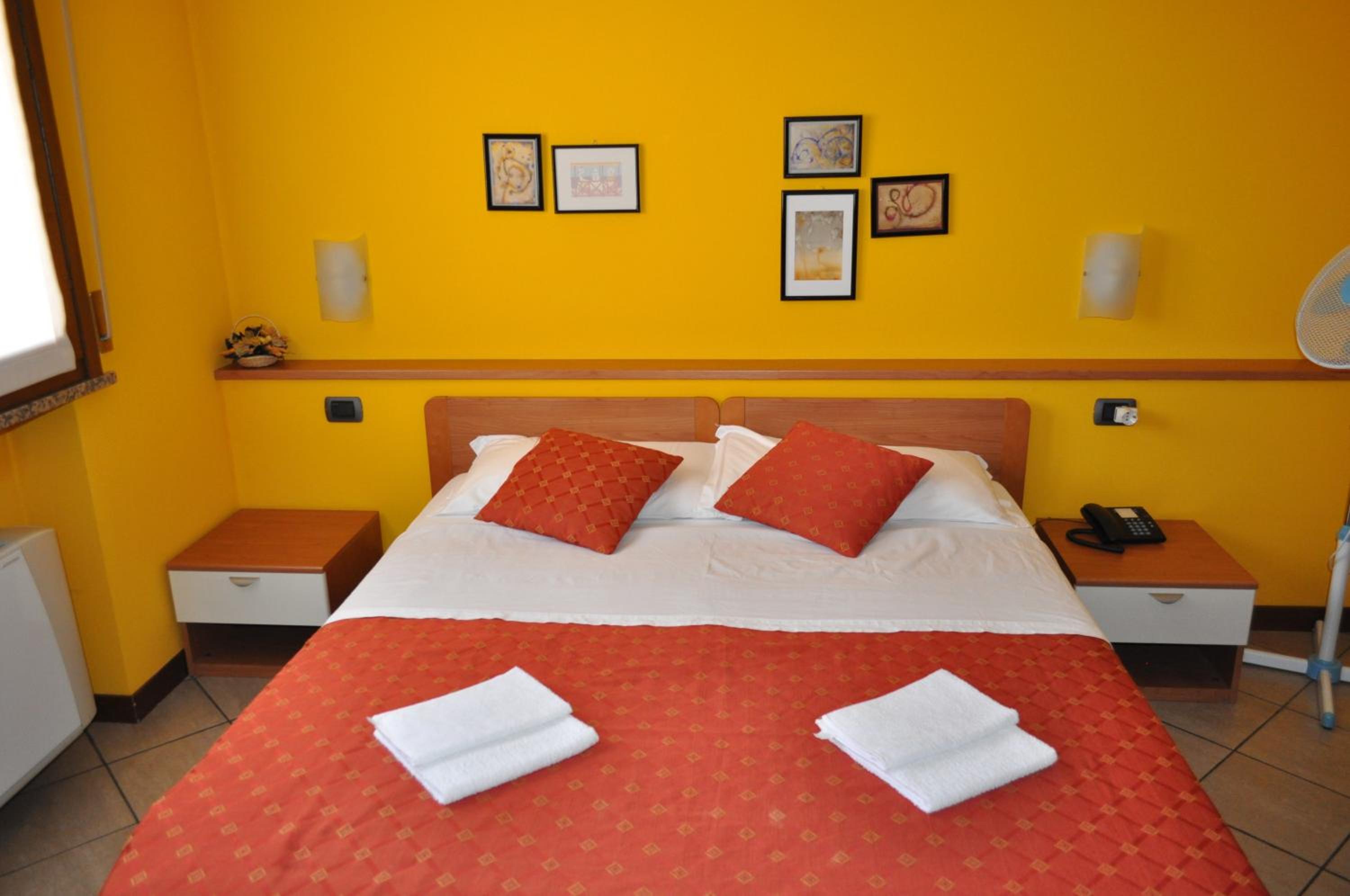 Double or Twin Room - Photo 1