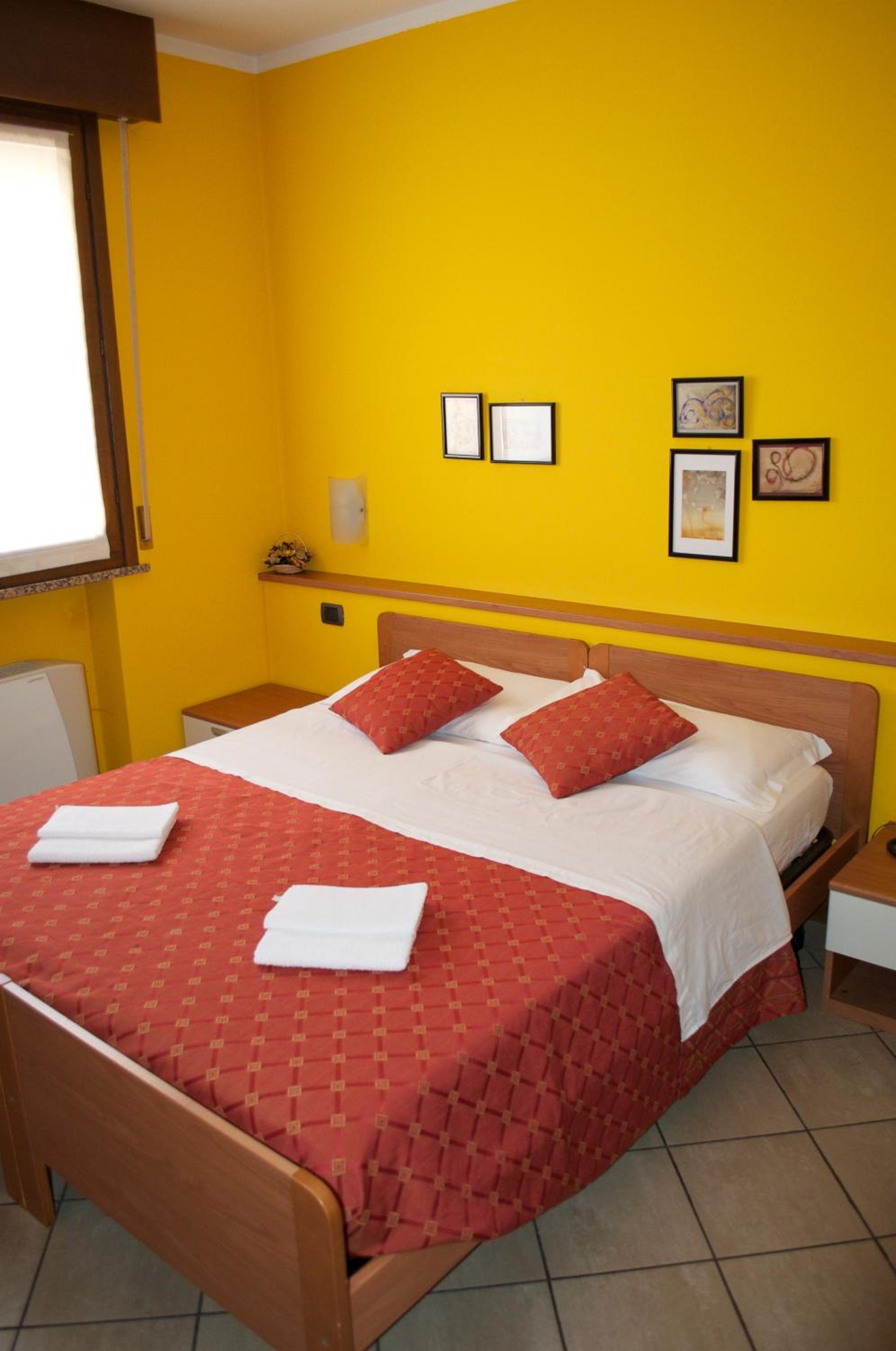 Double or Twin Room - Photo 5