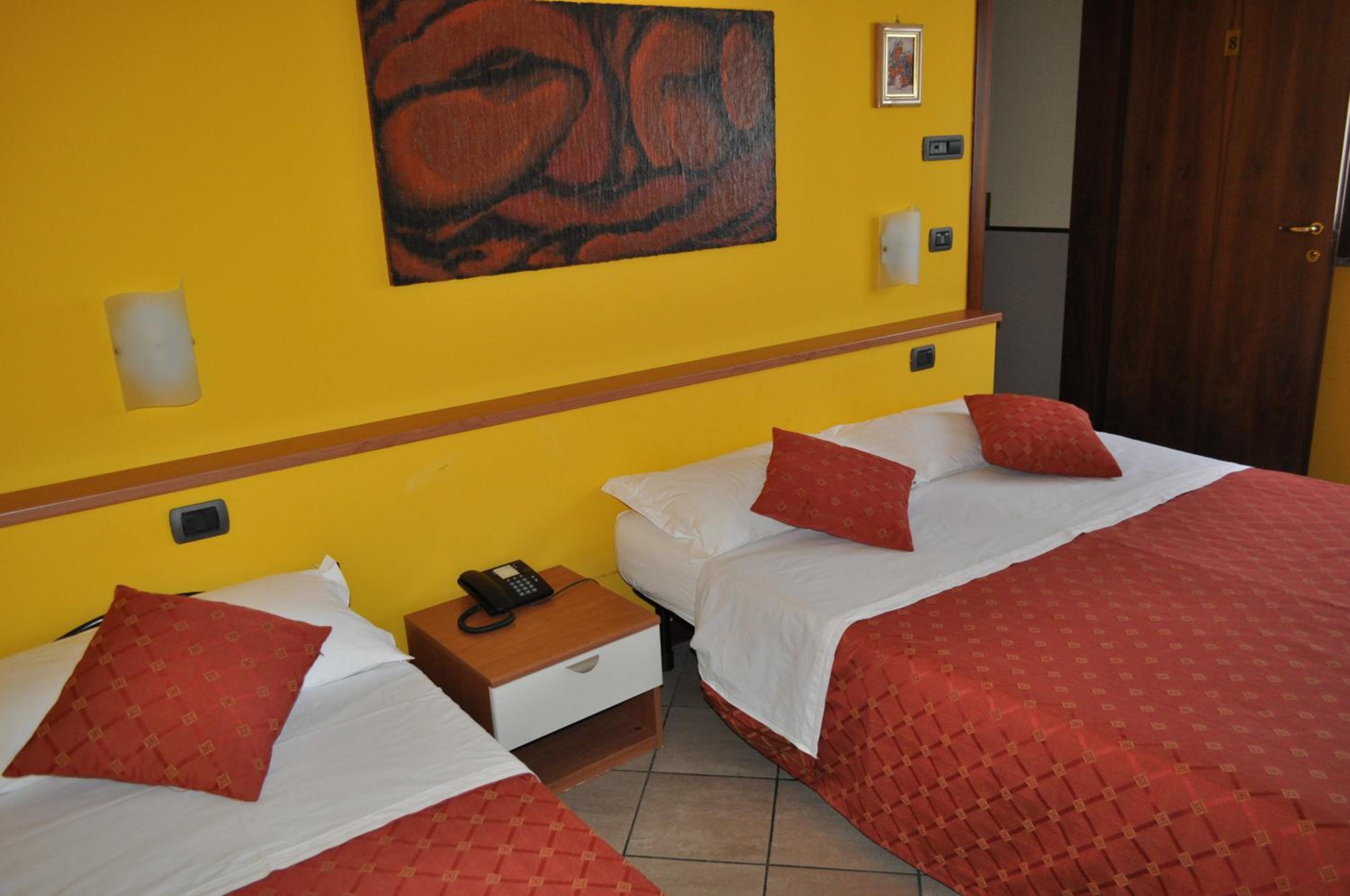 Triple Room - Photo 8