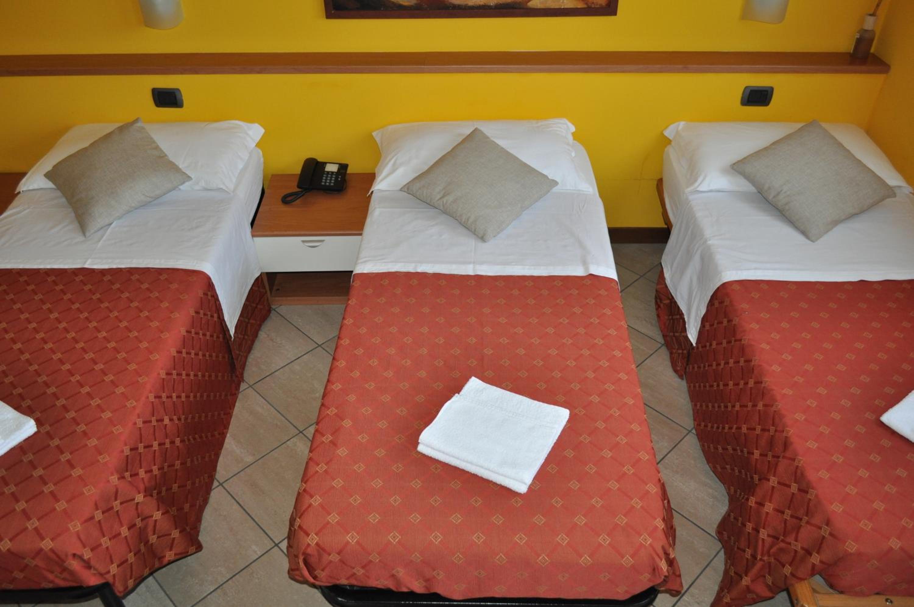 Triple Room - Photo 6