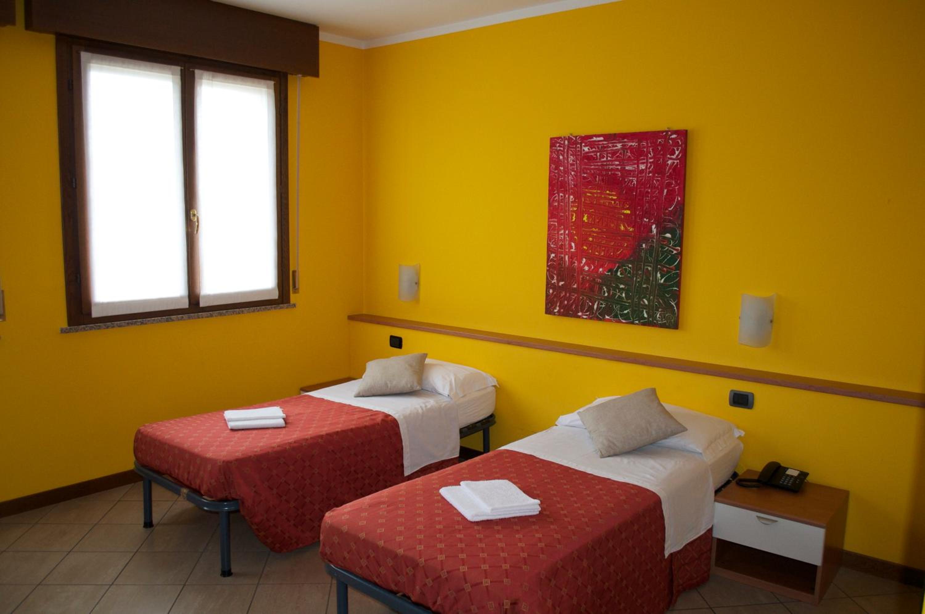 Double or Twin Room - Photo 4