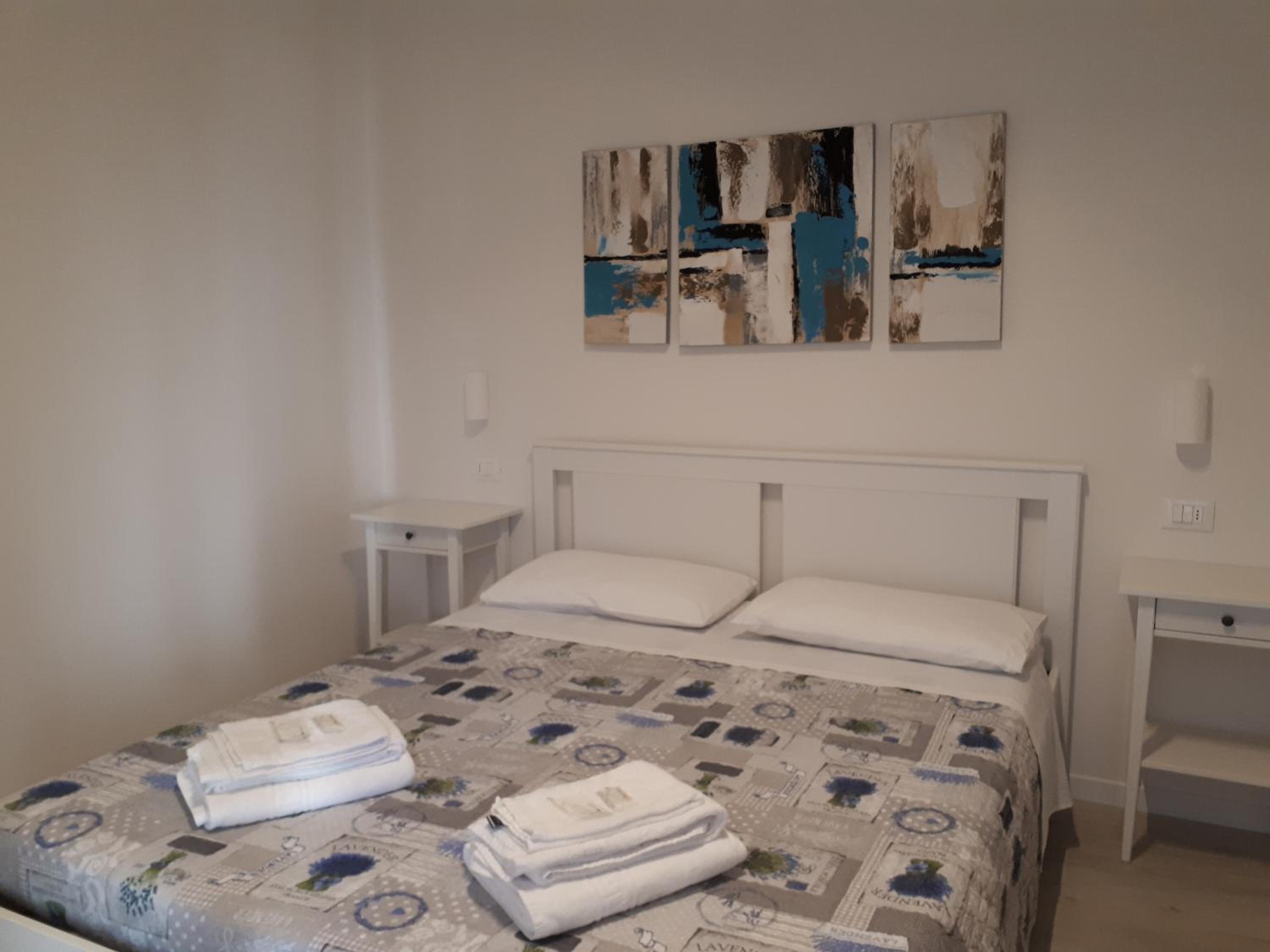 Double Room with Private Bathroom - Photo 3