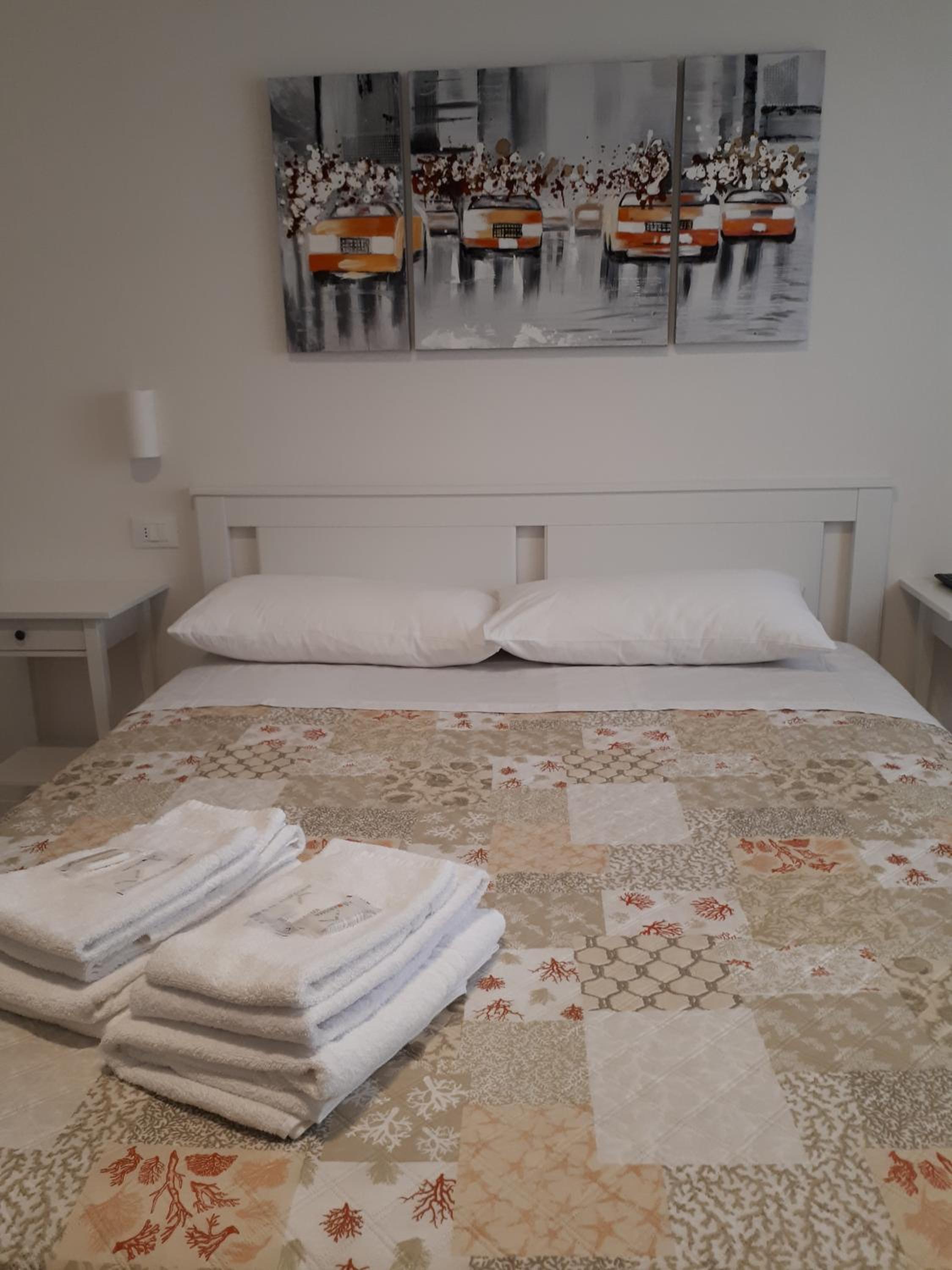 Double Room with Private Bathroom - Photo 23