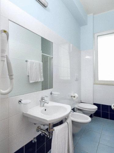 Double Room - Photo 6