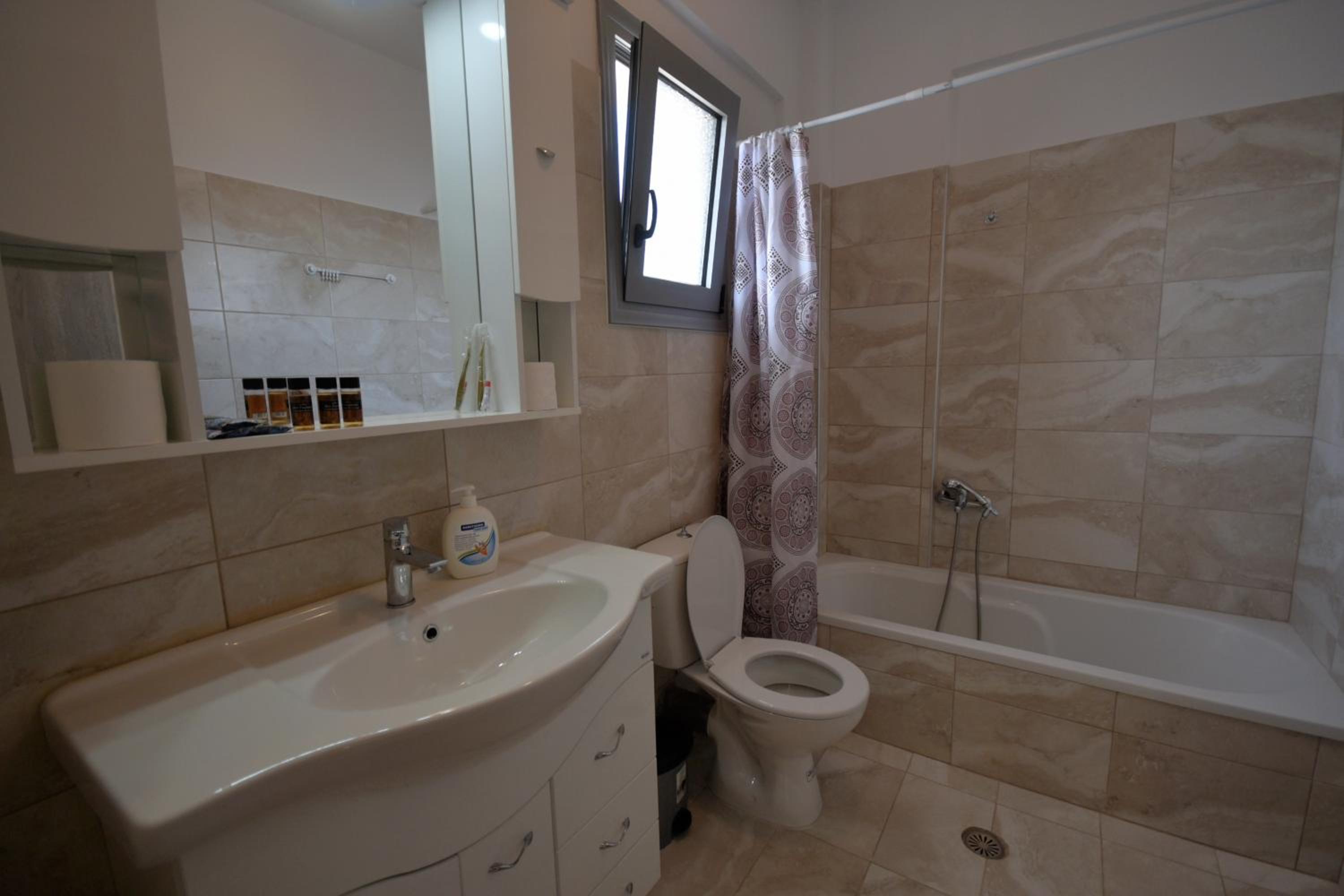 Deluxe Queen Room with Two Queen Beds - Photo 2