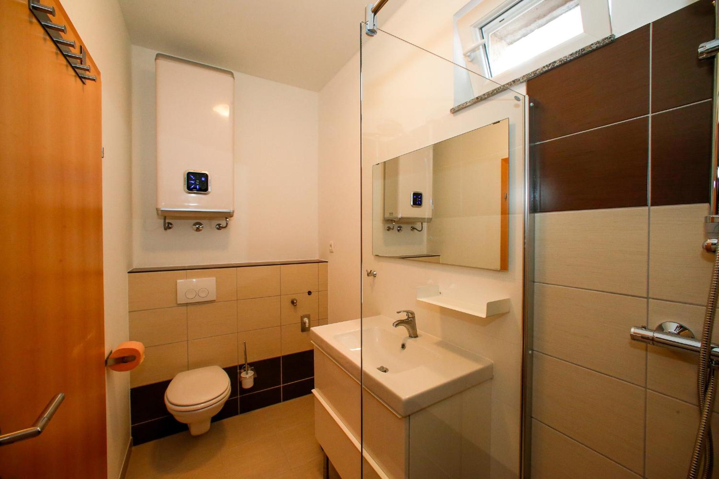 Studio Apartment with Sea View and Balcony - Photo 8