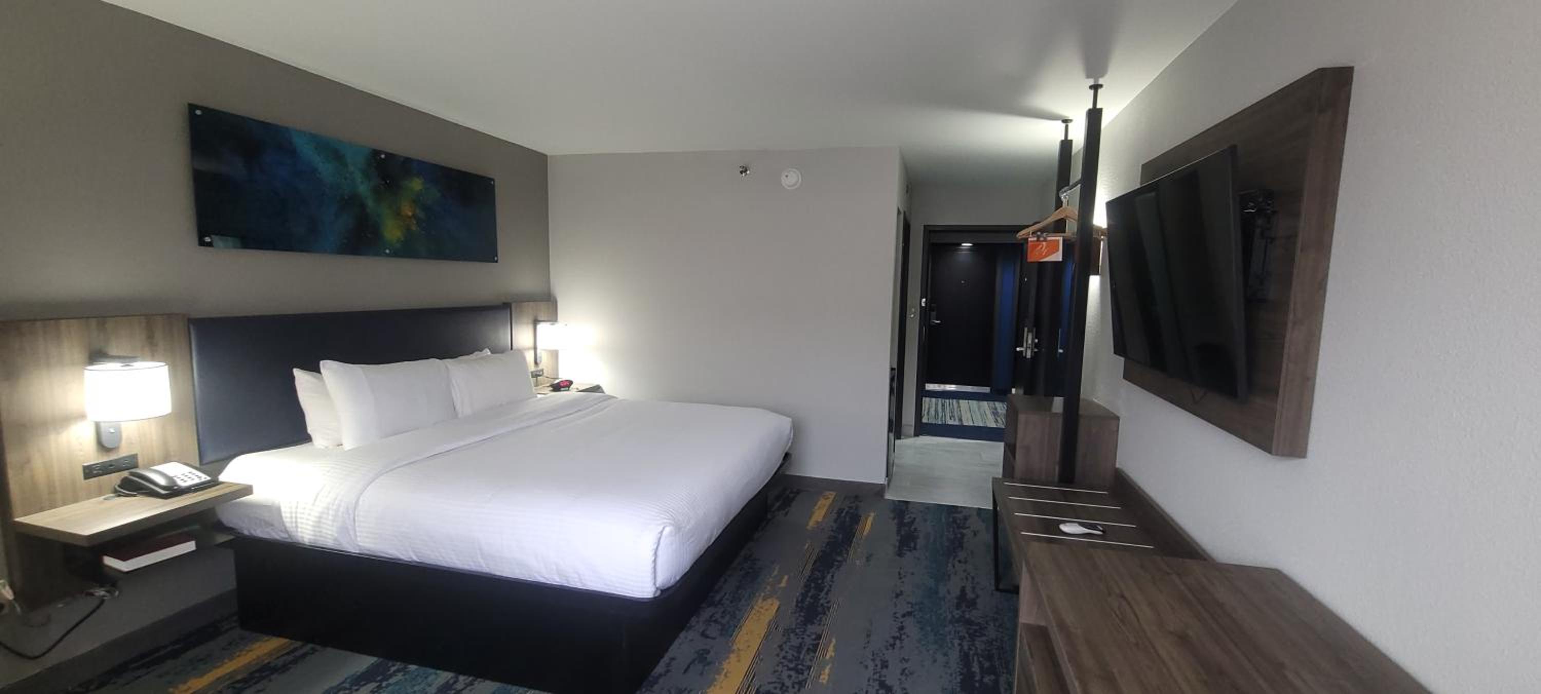 Standard King Room - Non Smoking - Photo 6