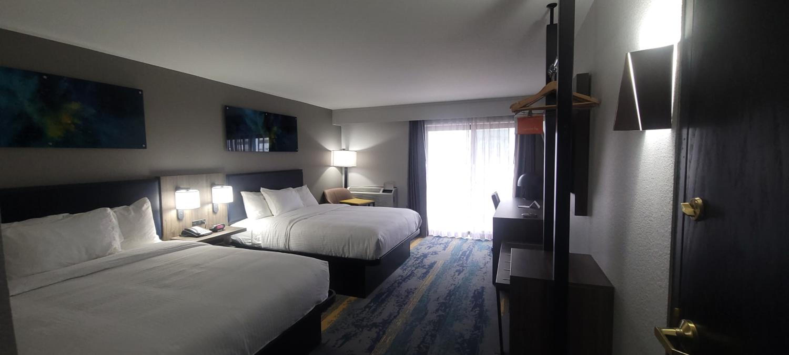 Standard Queen Room with Two Queen Beds - Non Smoking  - Photo 3