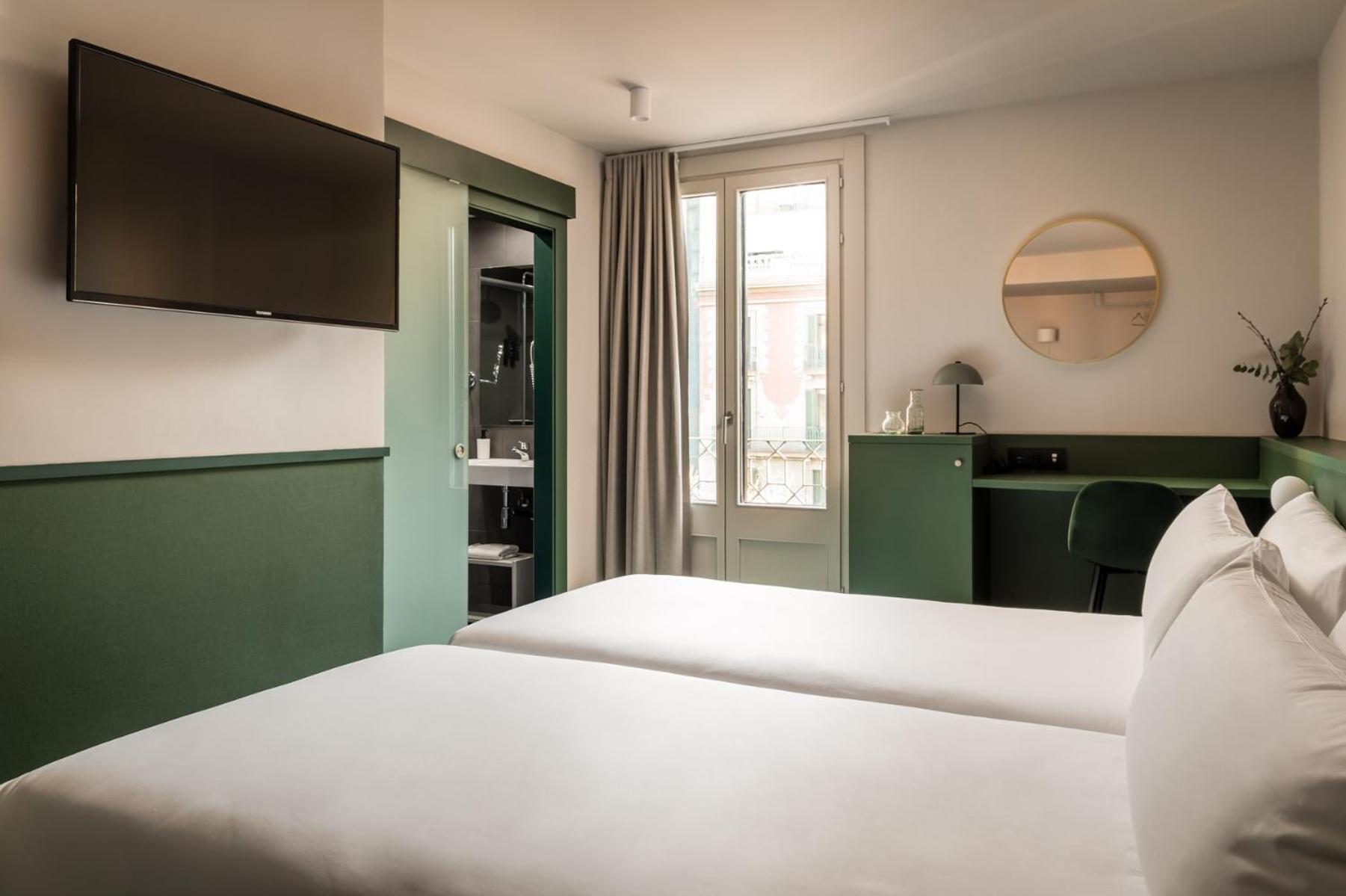 Twin Room with City View photo 2