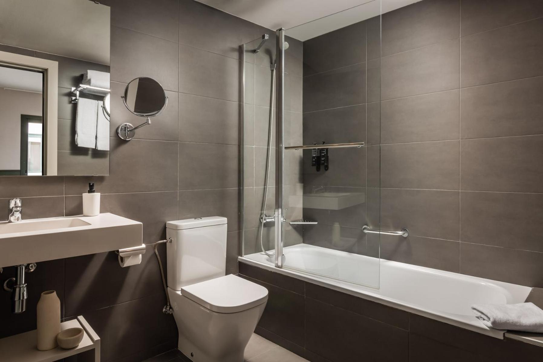 Twin Room with City View photo 3