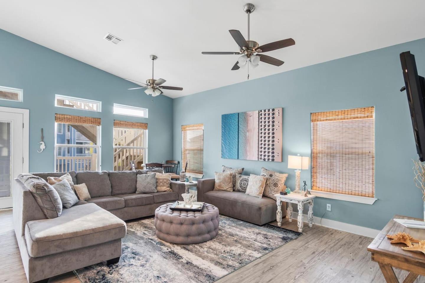 Five-Bedroom House photo 1