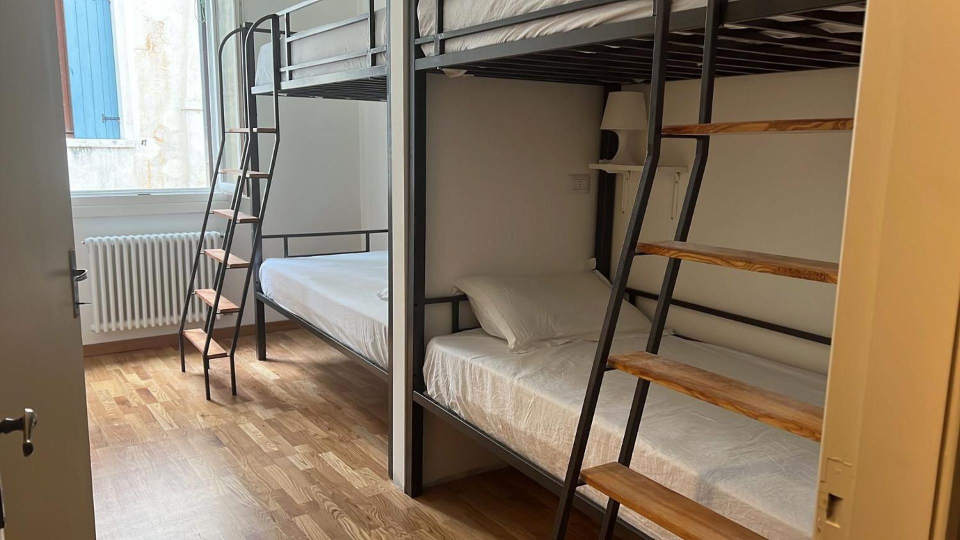 Bed in 6-Bed Mixed Dormitory Room photo 3