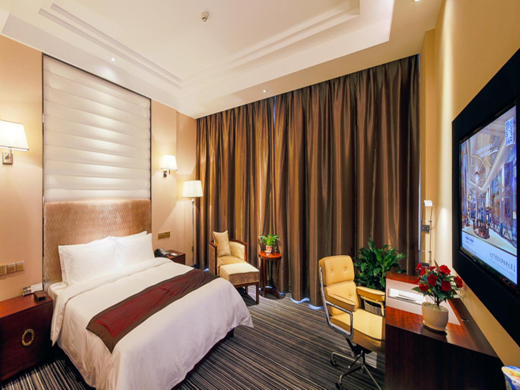 Deluxe Queen Room