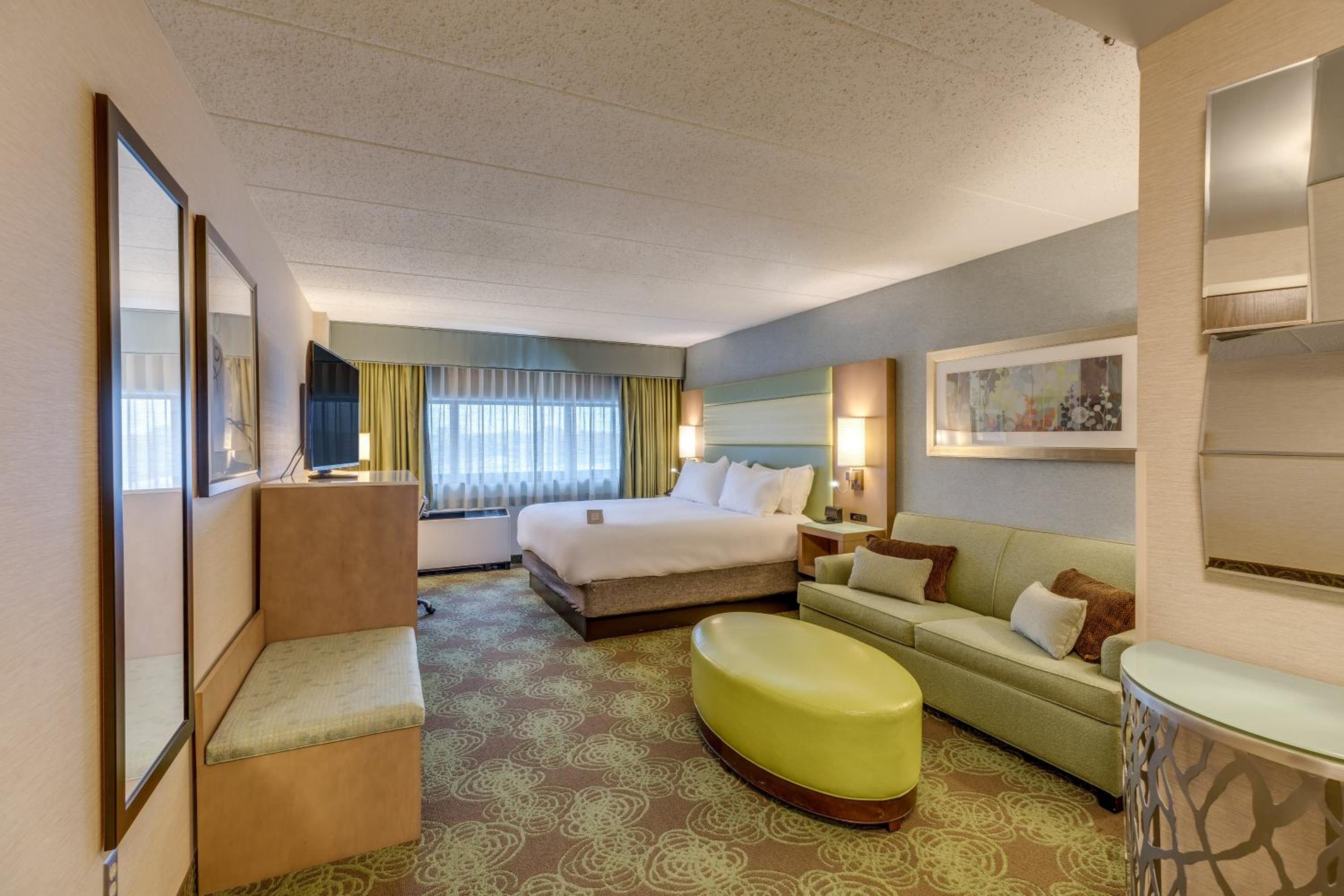 Premium King Room With Sofa Bed photo 1