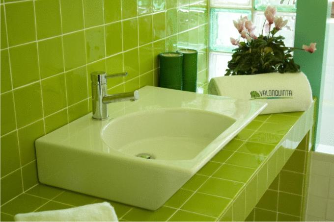 Twin Room - Photo 9