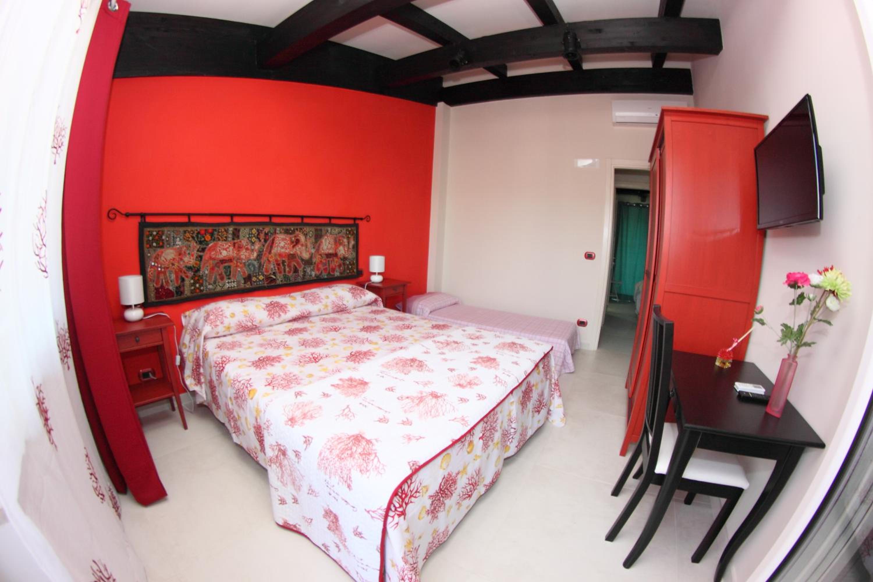 Deluxe Double Room with Extra Bed photo 2