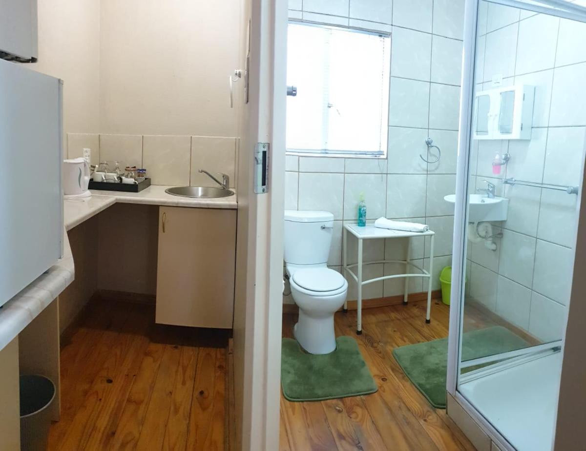 Double Room with Pool View - Photo 2