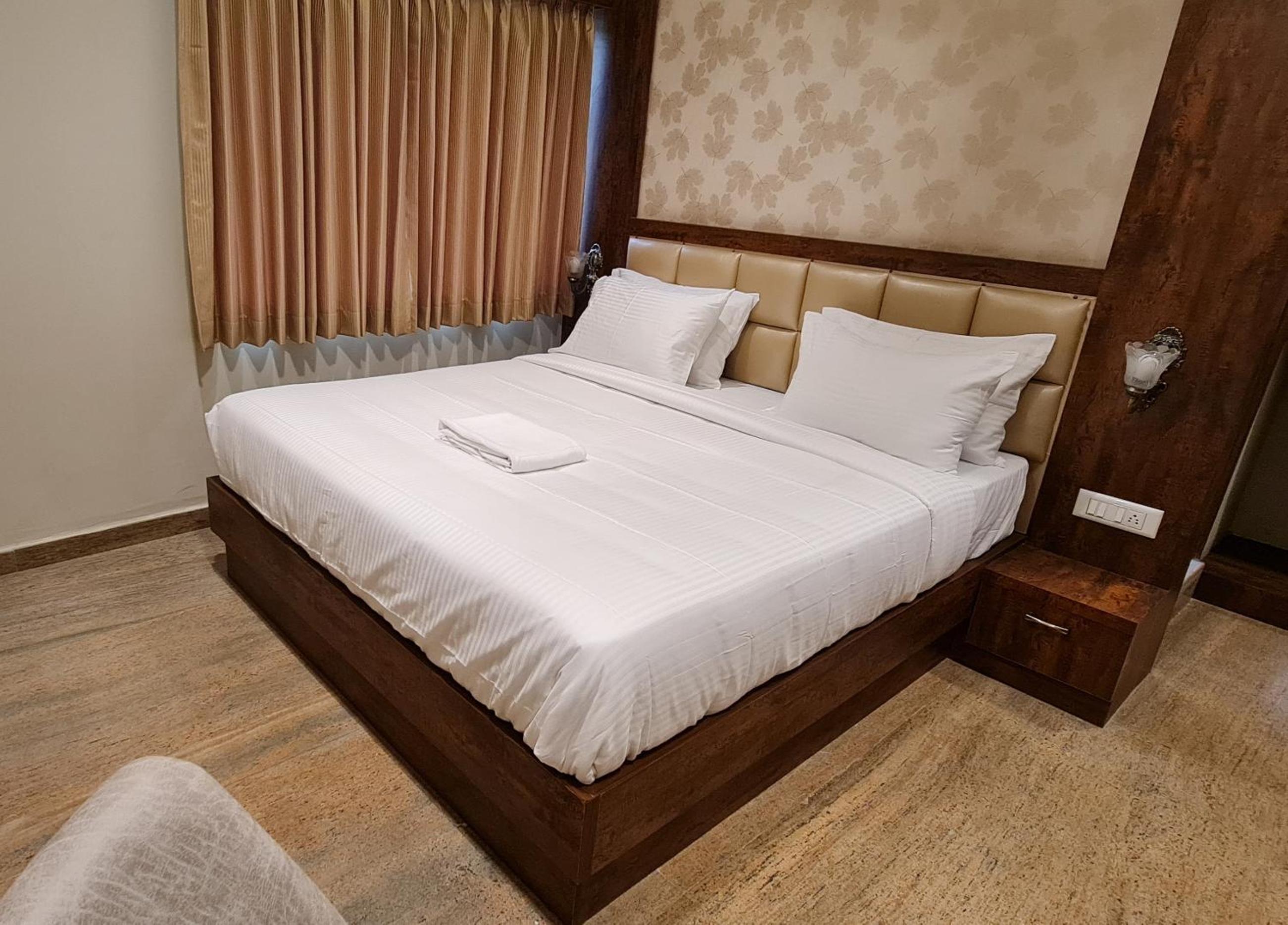 Deluxe Double Room - Photo 12
