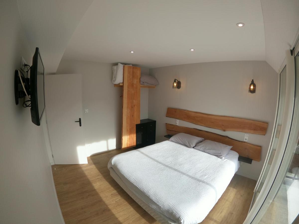 Apartment with Mountain View