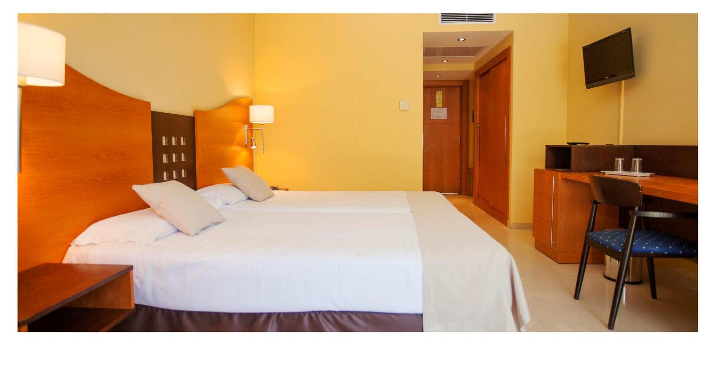 Double Room with Garden View (2 Adults + 1 Child) photo 2
