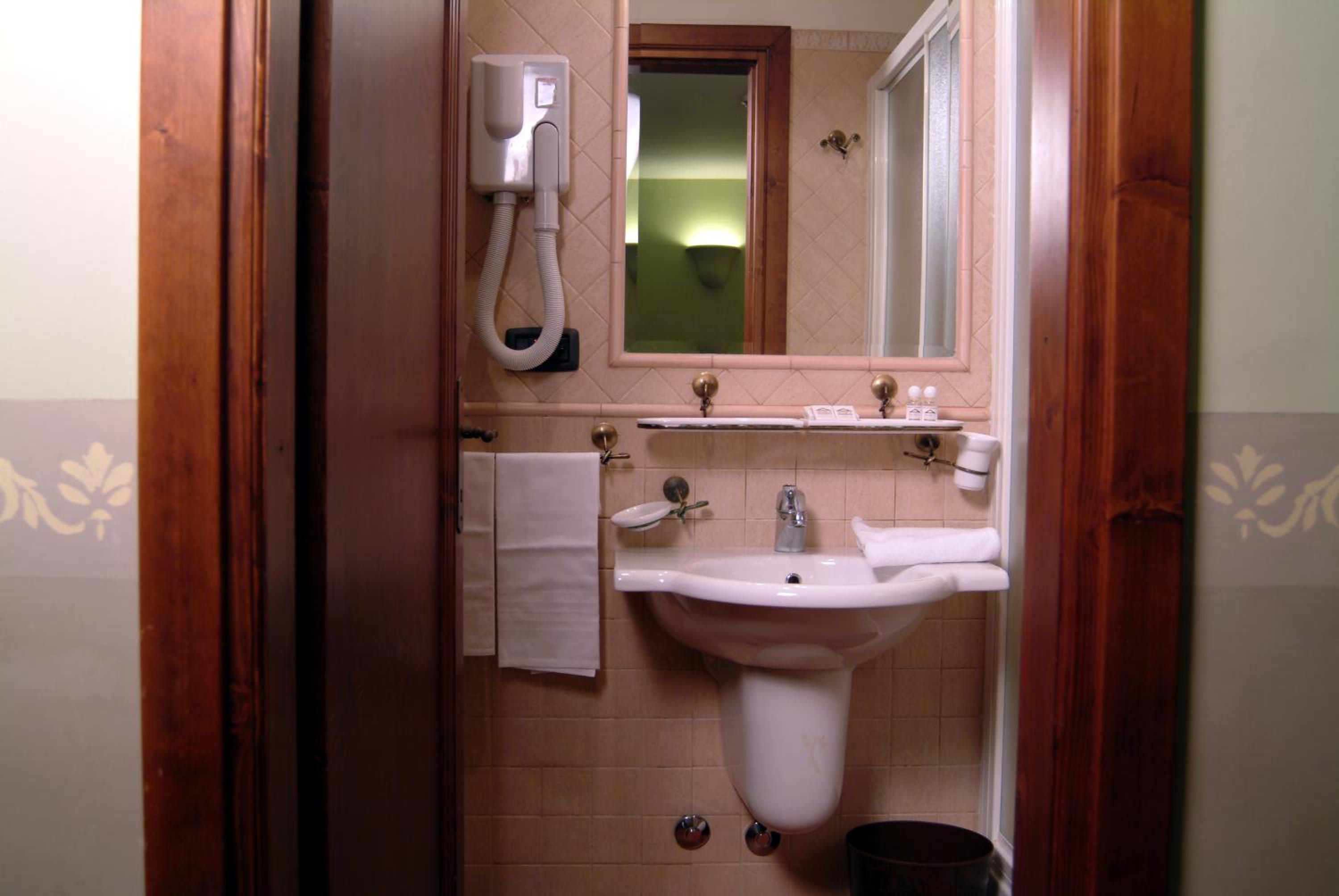 Single Room photo 2