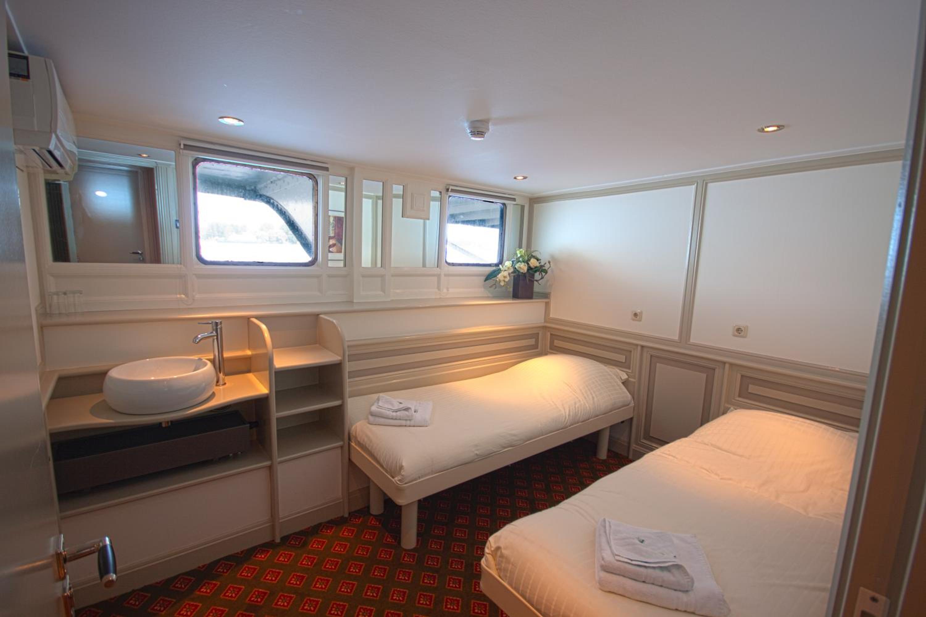 Standard Twin Room photo 2