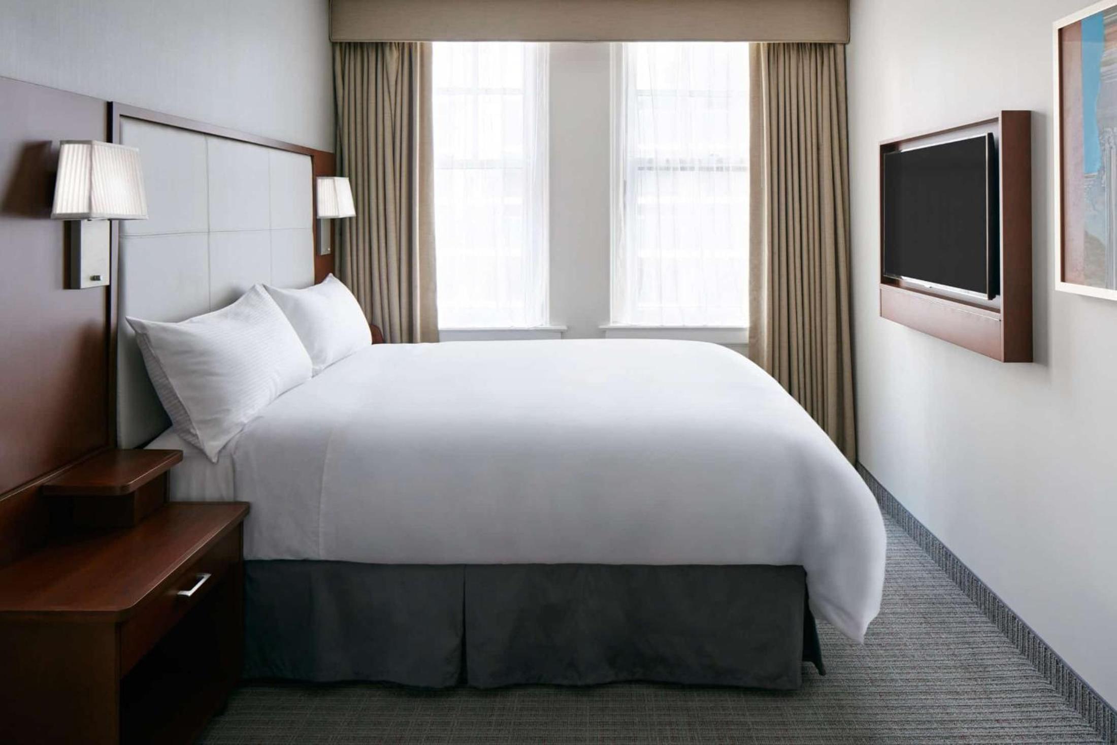 One-Room Suite with Kitchenette - Photo 6