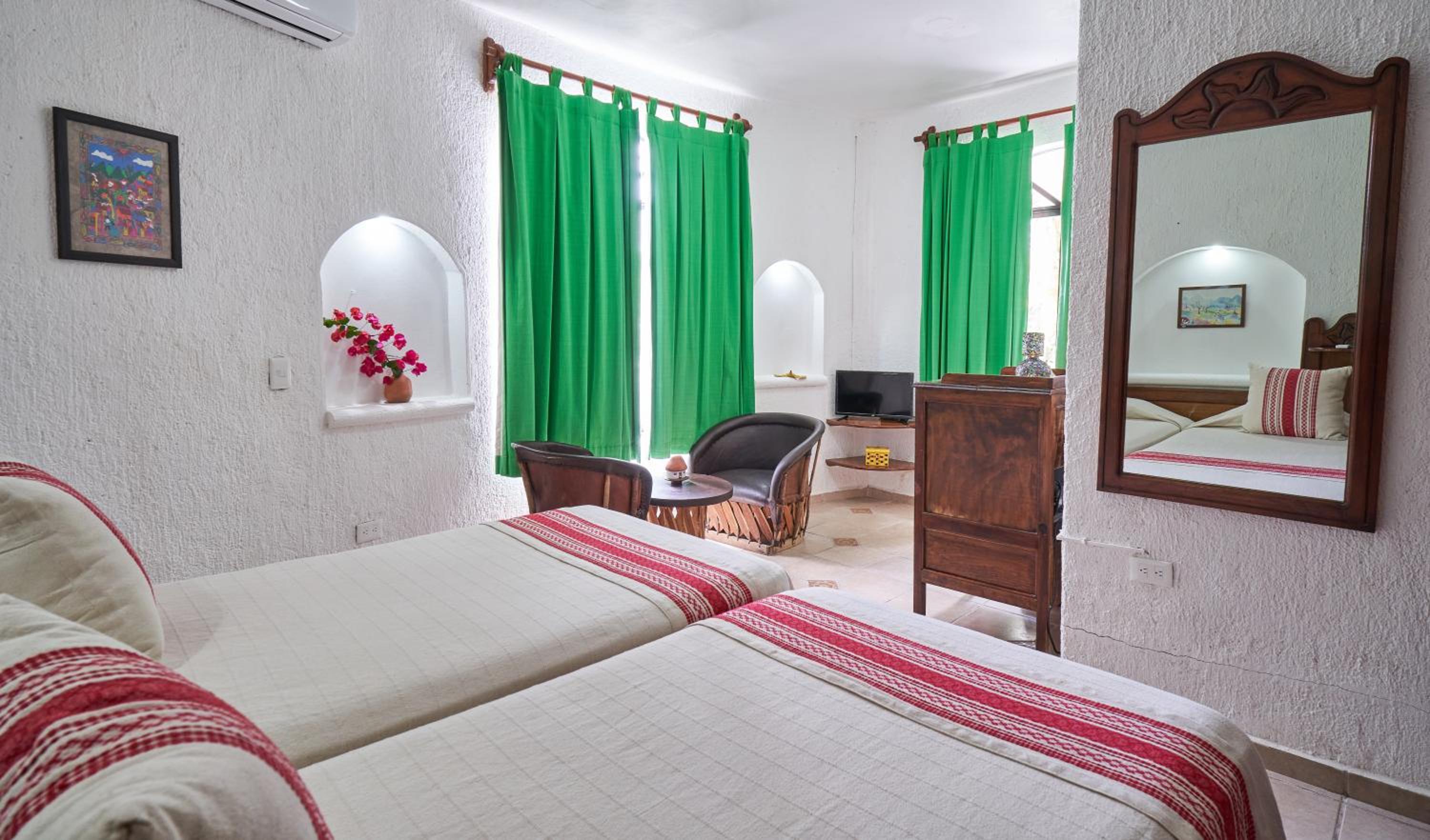 Deluxe Double Room  - Non Smoking - Photo 4