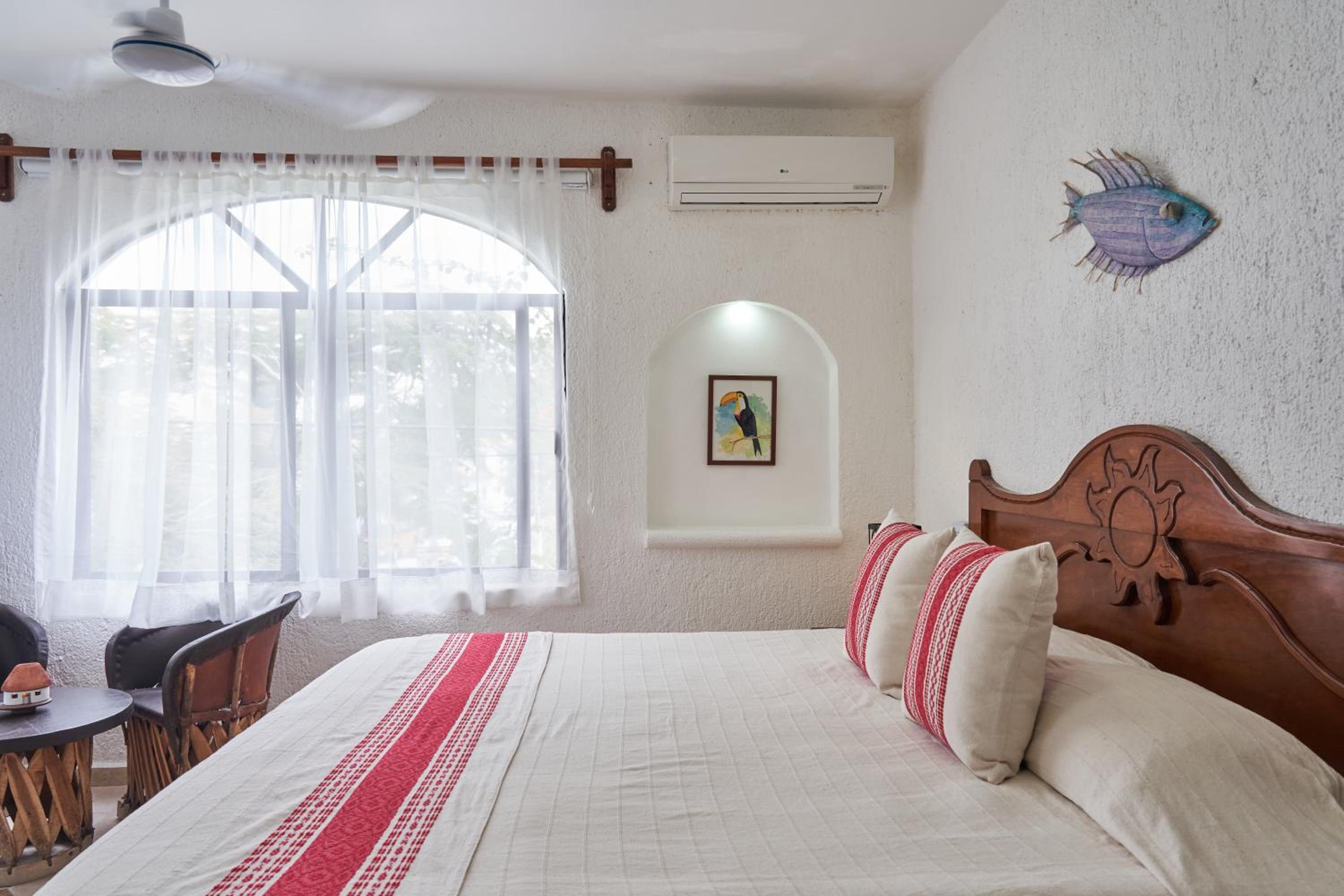 Deluxe King Room - Non-Smoking - Photo 1