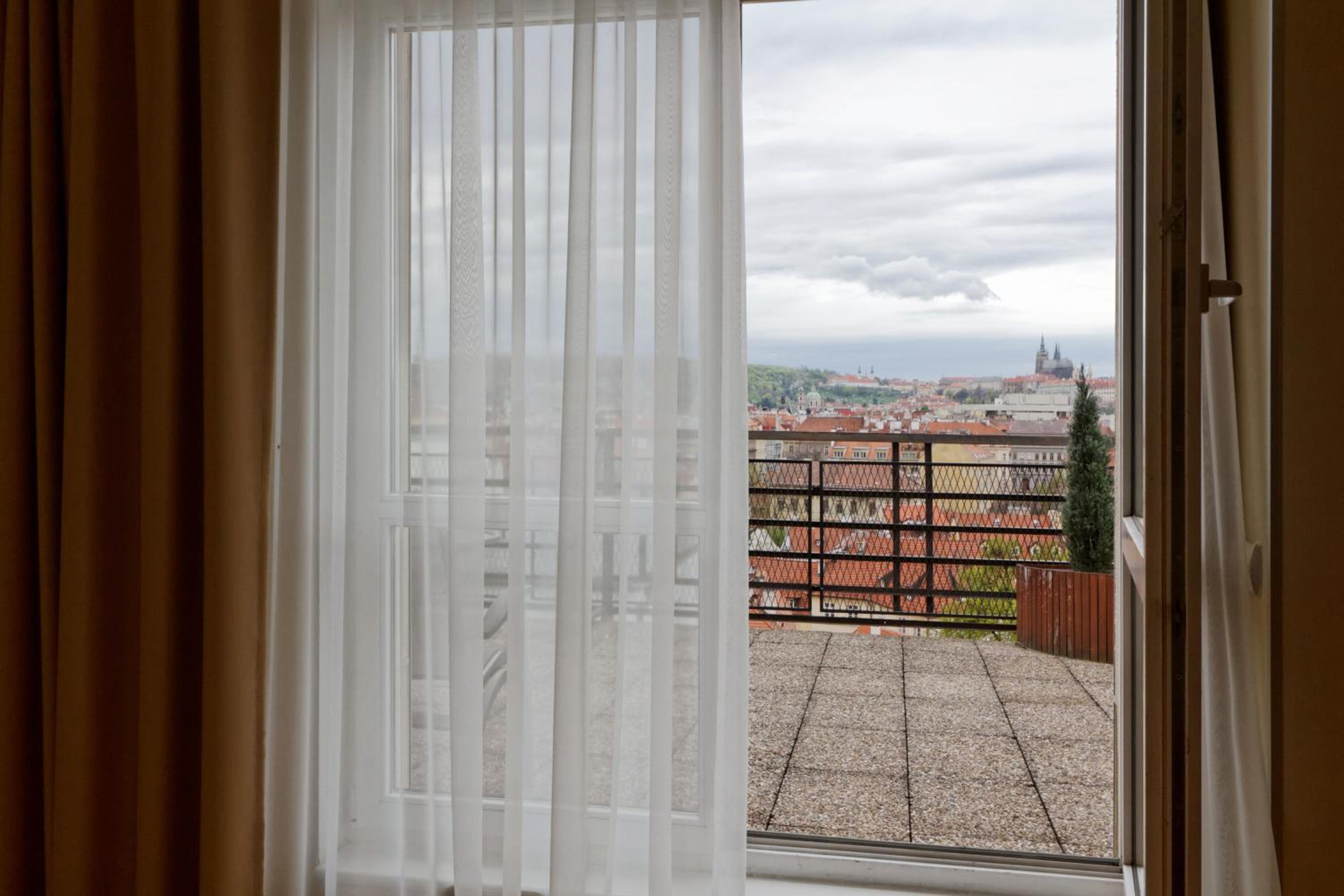 Roof top terrace suite thumbnail 6